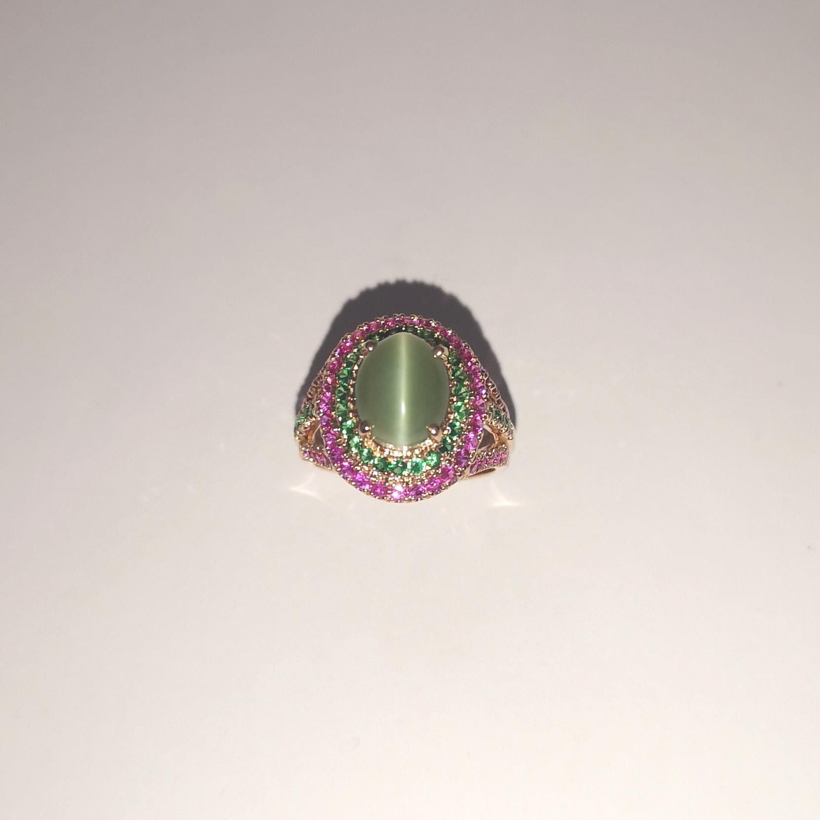 Oeil de chat en actinolite, saphir rose et tsavorite, monture en or rose 18 carats en vente 4