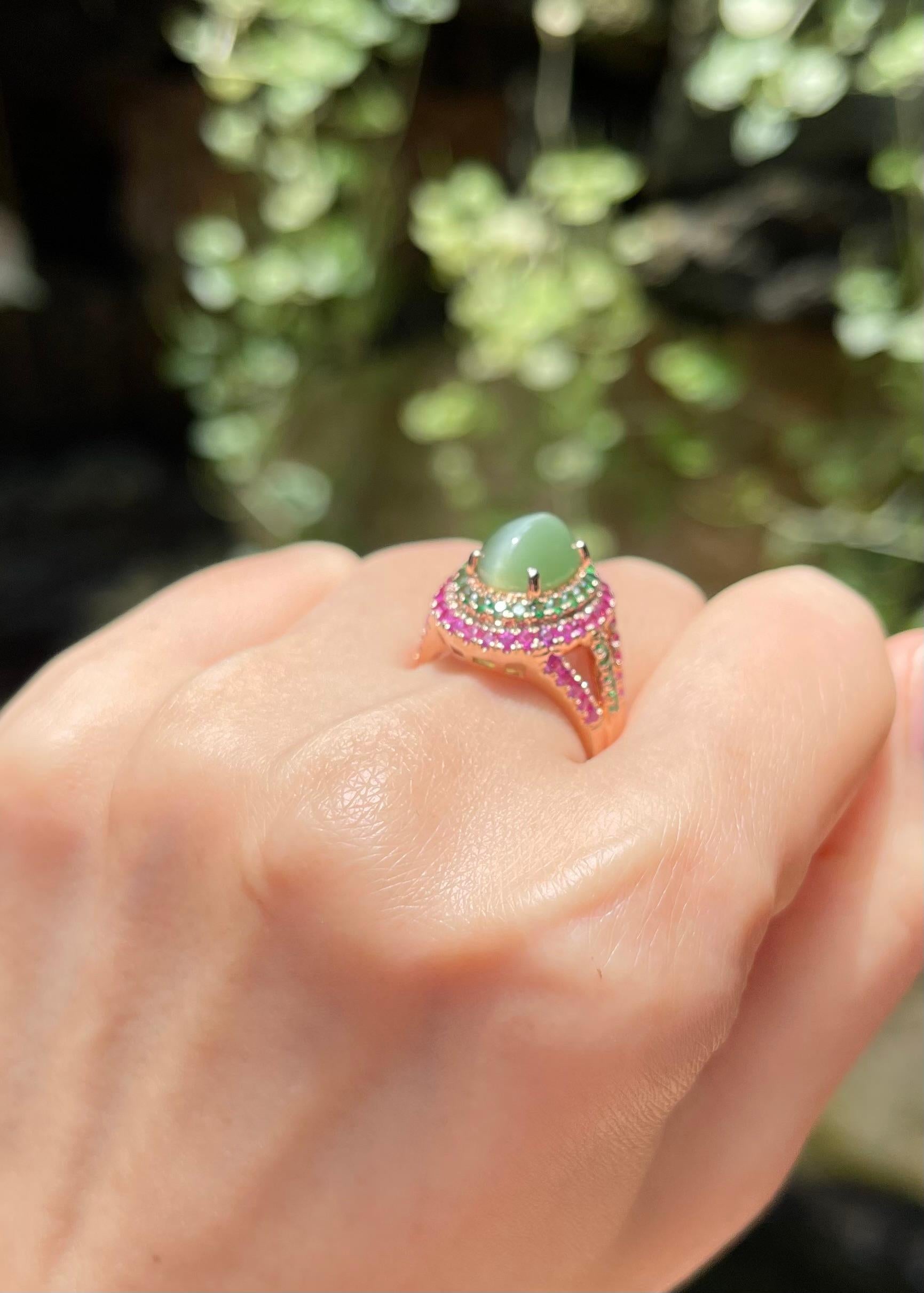 Oeil de chat en actinolite, saphir rose et tsavorite, monture en or rose 18 carats Neuf - En vente à Bangkok, TH