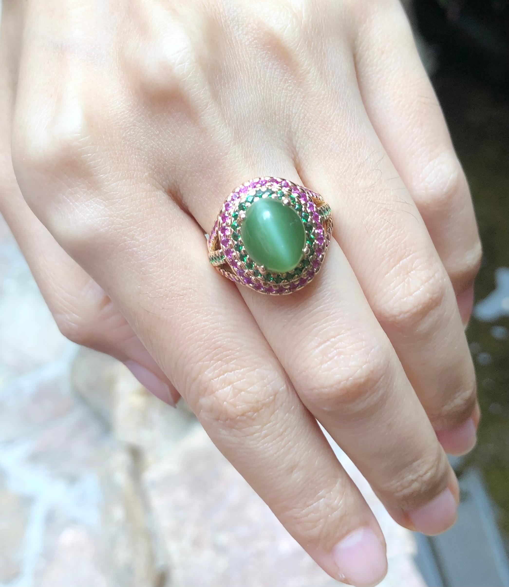 Actinolite Ring mit Katzenauge mit rosa Saphir und Tsavorit aus 18 Karat Roségold im Zustand „Neu“ in Bangkok, TH