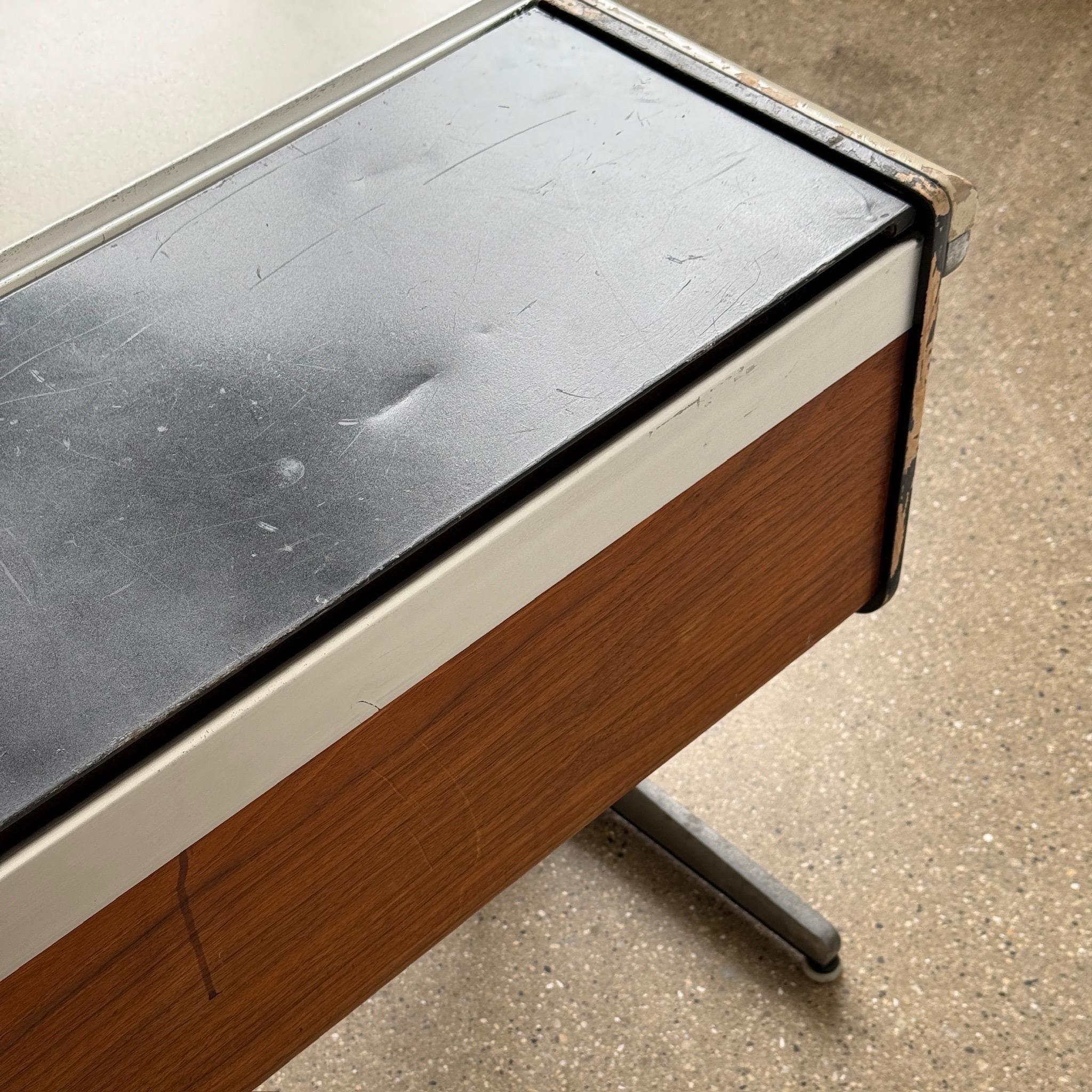 Bureau Action de George Nelson pour Herman Miller 3