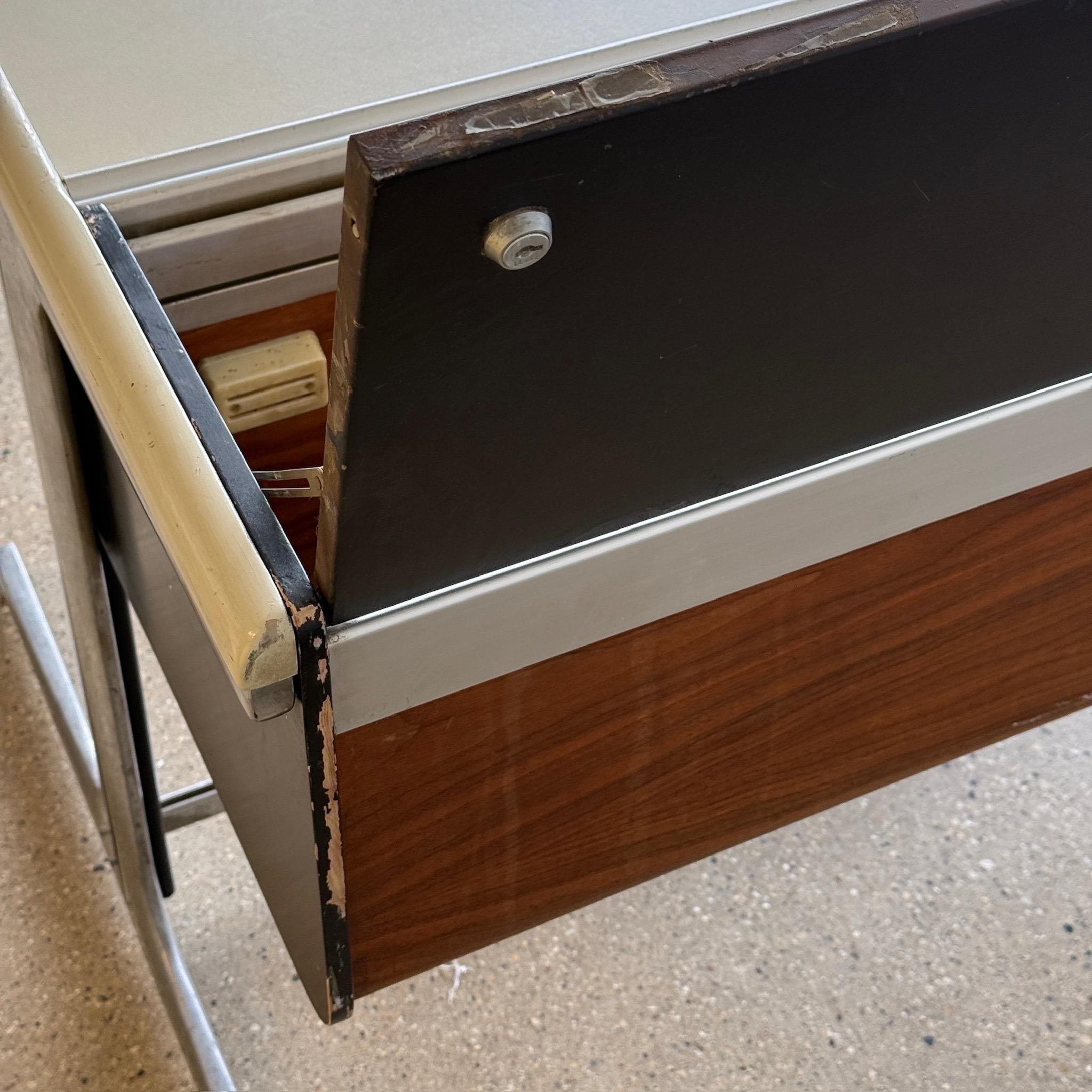Bureau Action de George Nelson pour Herman Miller 5