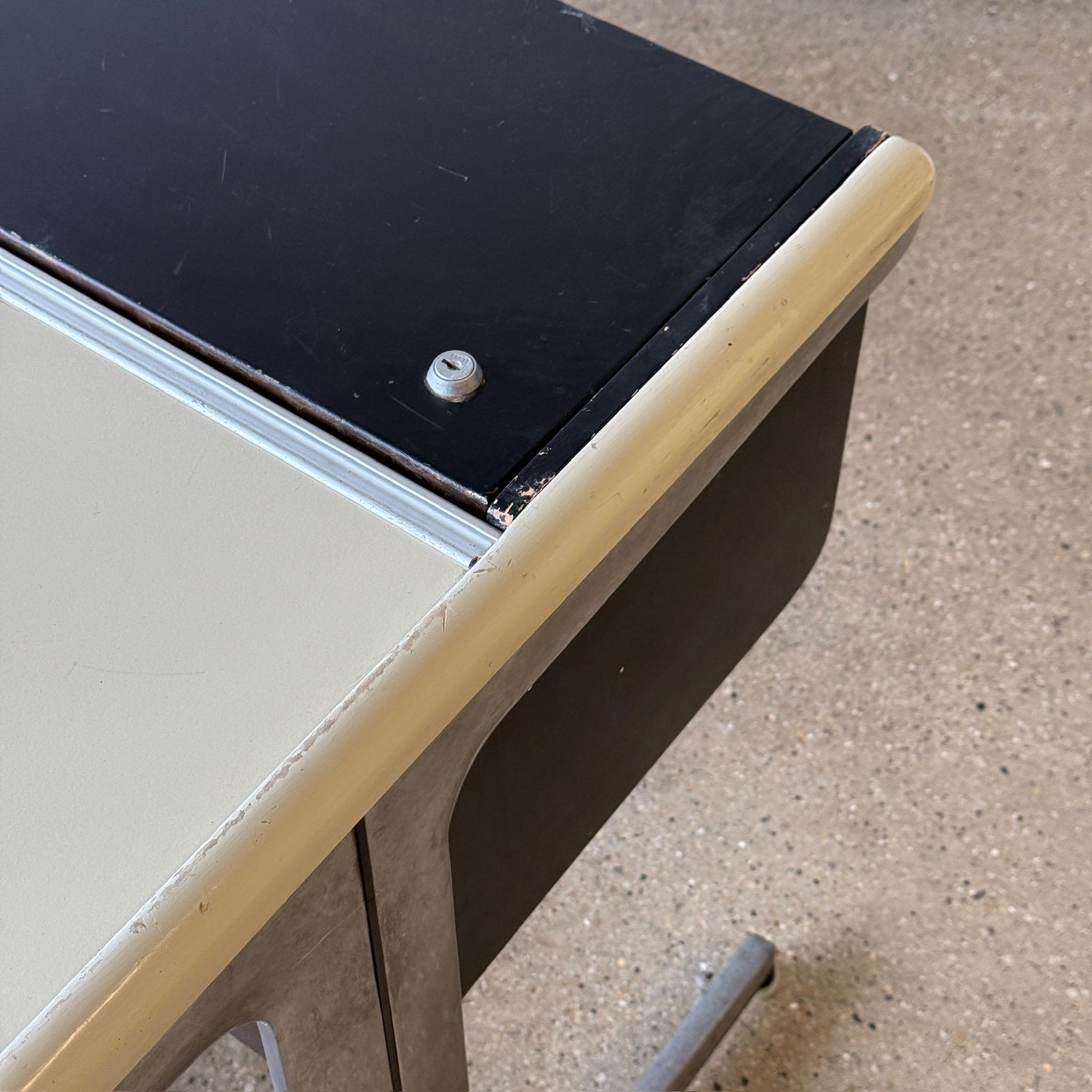 Mid-Century Modern Bureau Action de George Nelson pour Herman Miller