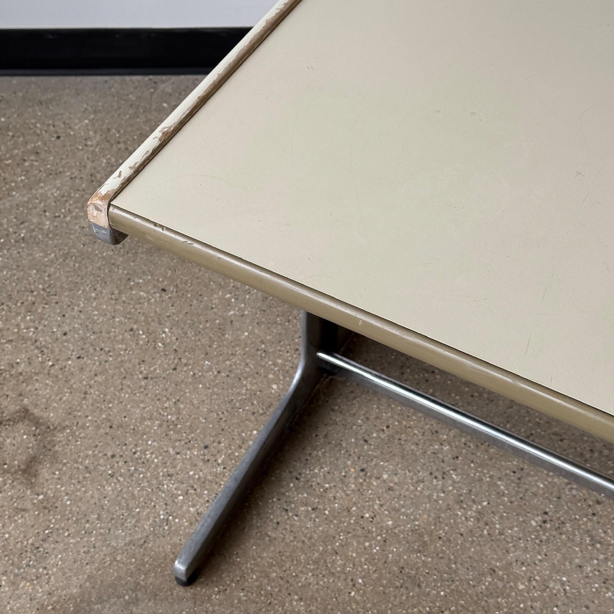 Bureau Action de George Nelson pour Herman Miller État moyen à Chicago, IL