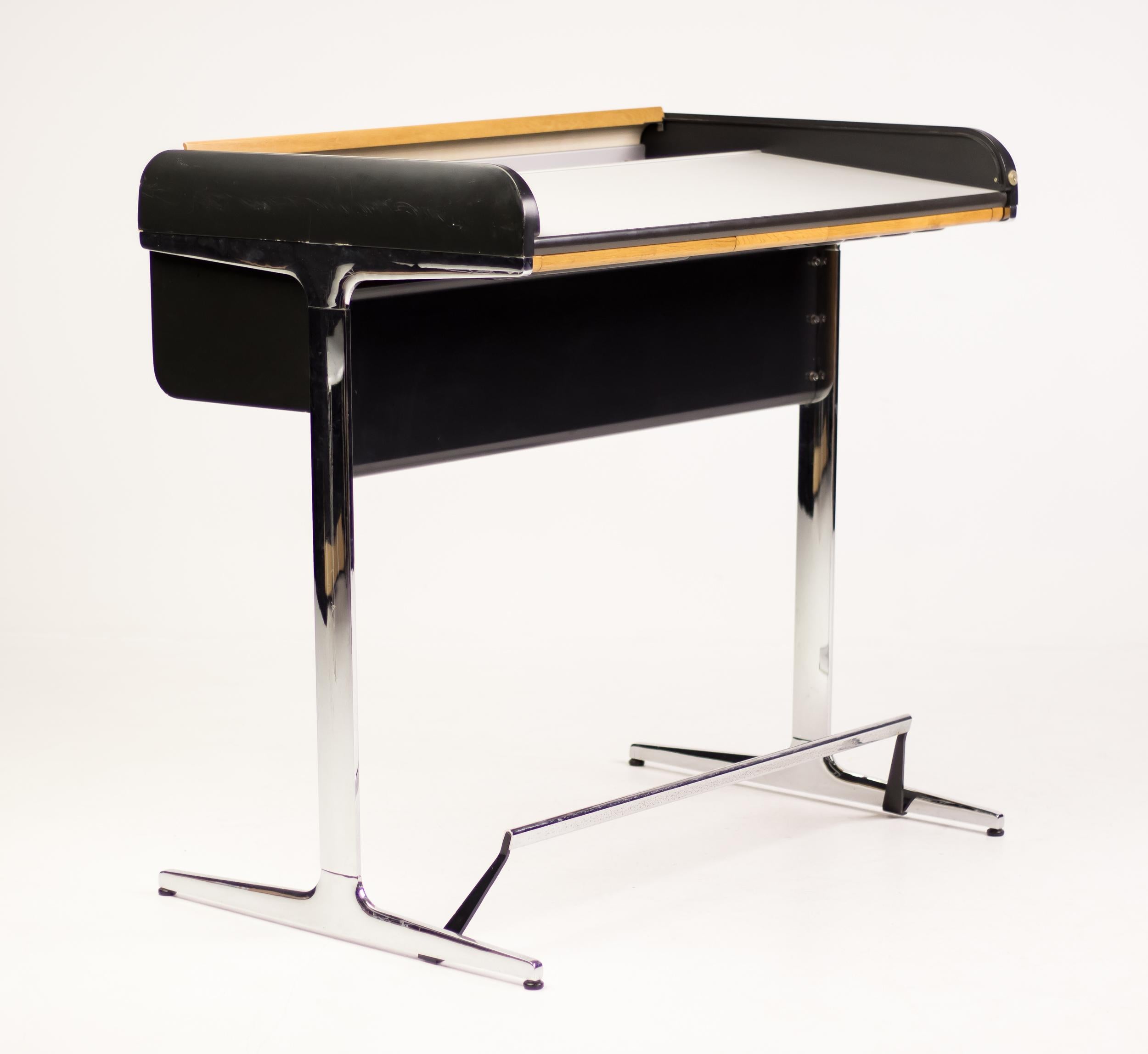 Spectacular architect's desk from the Action Office Series designed by George Nelson & Robert Propst for Herman Miller. 
Featuring an ash tambour top that opens up to reveal a large laminate working surface with designated storage space for files