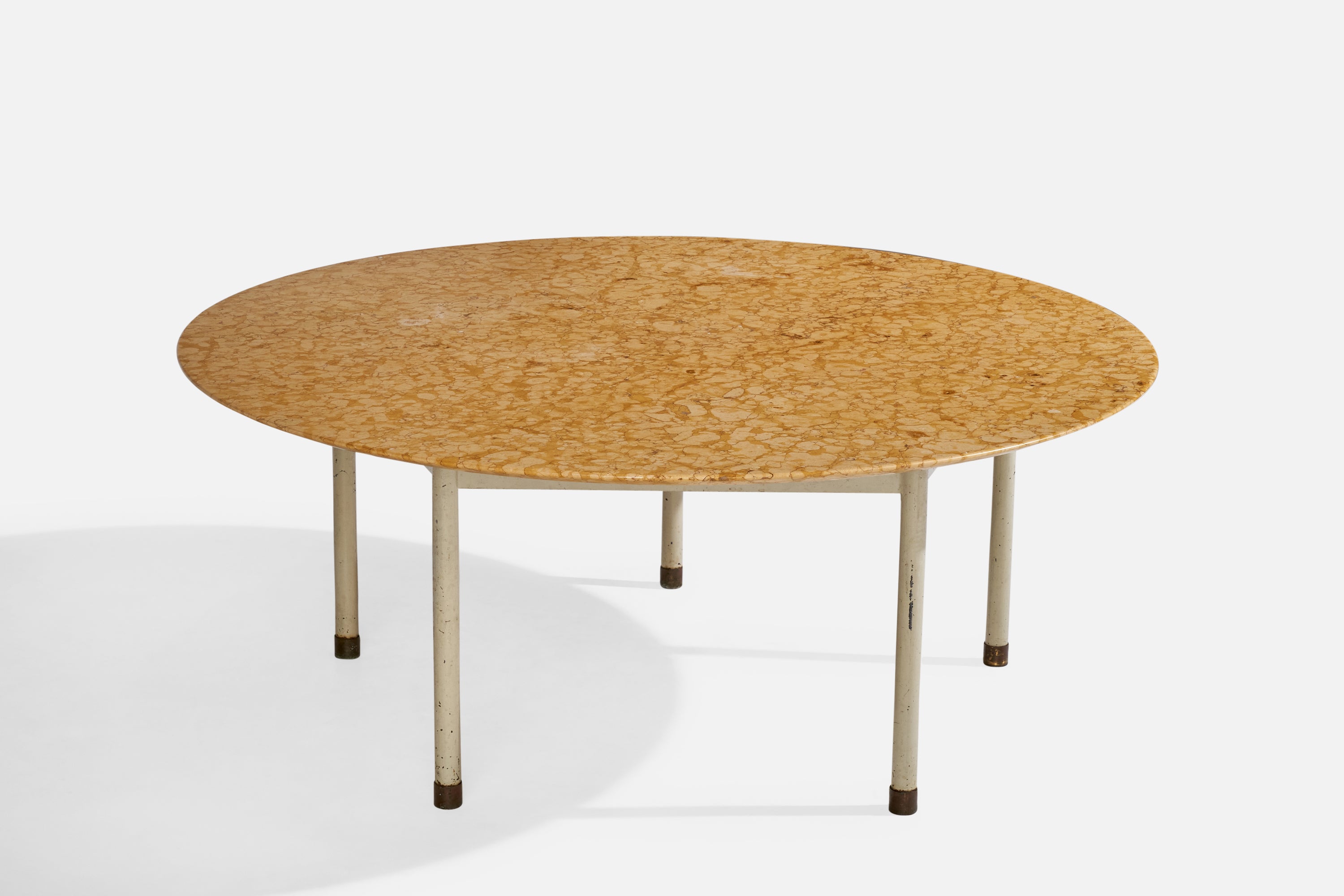 Table basse en marbre Giallo brun, acier peint en blanc et laiton, conçue par Acton Bjørn, Danemark, vers les années 1950.

Dimensions : 19.75