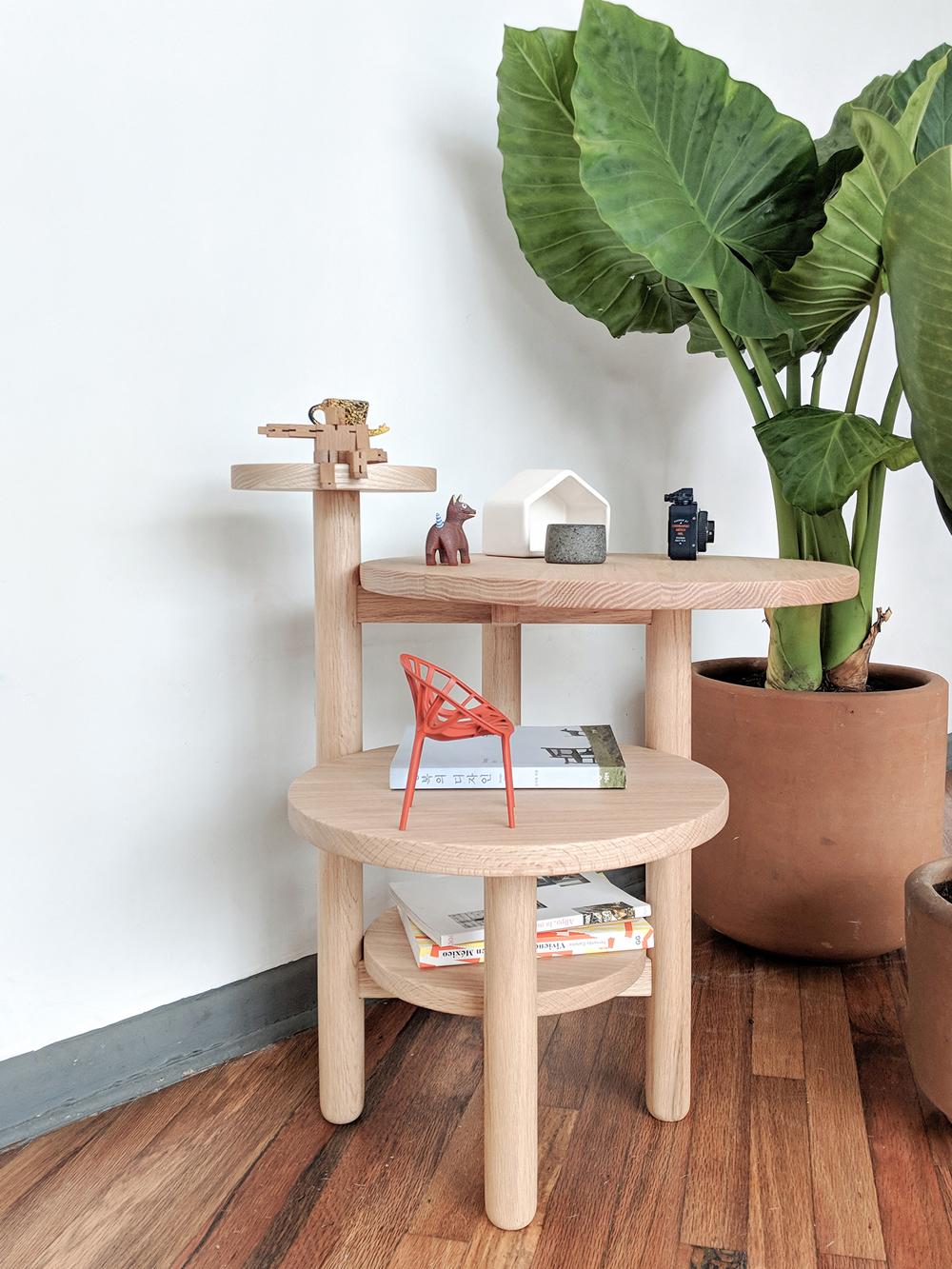 Acuña Side Table · Indoors Oak by Perso · Currently in stock In New Condition For Sale In Juarez, Mexico City