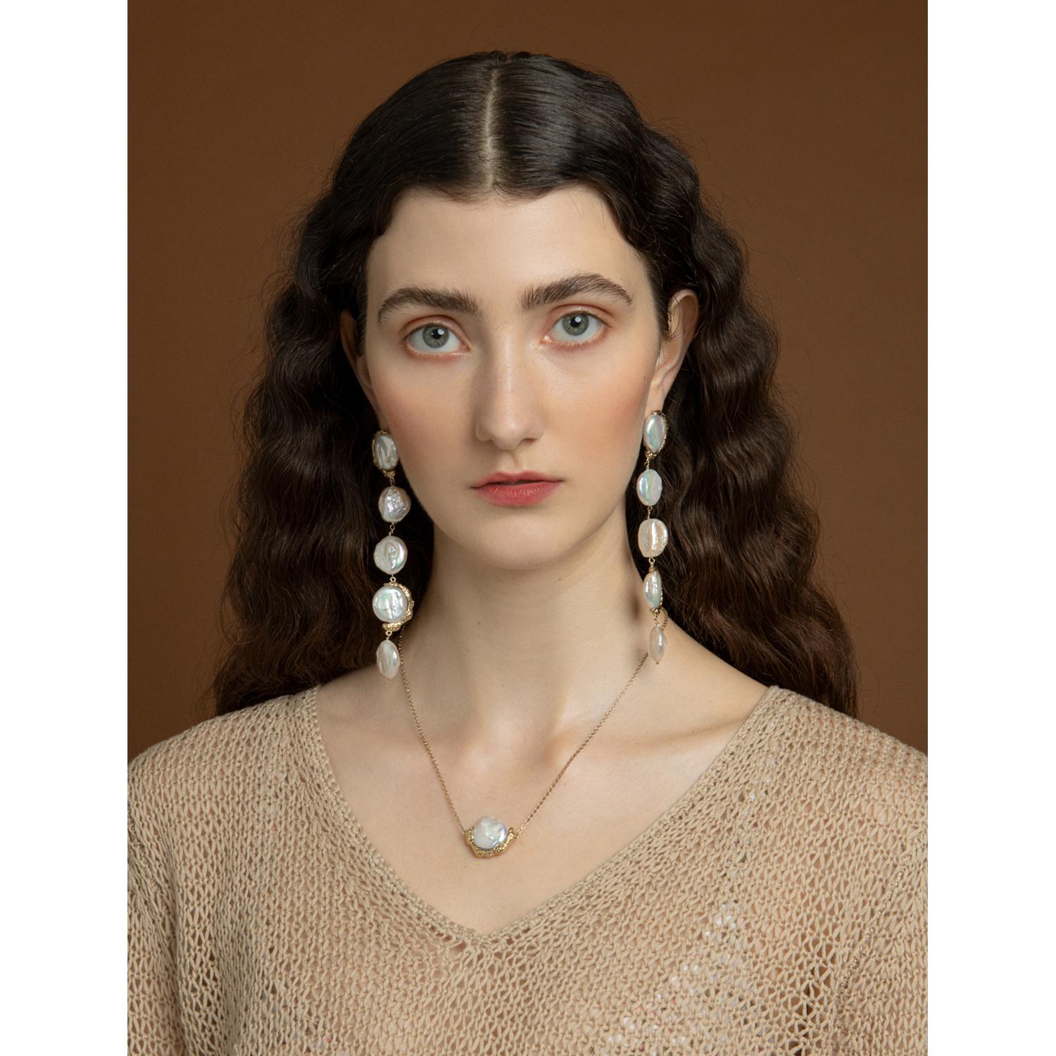 Enamored with Keshi Pearls because of their absolute uniqueness, designer of Vintouch Alessandro Ricevuto has taken inspiration from the Latin quote 'Per Aspera Ad Astra' to create this post-lockdown collection. Handmade in the brand's own workshops