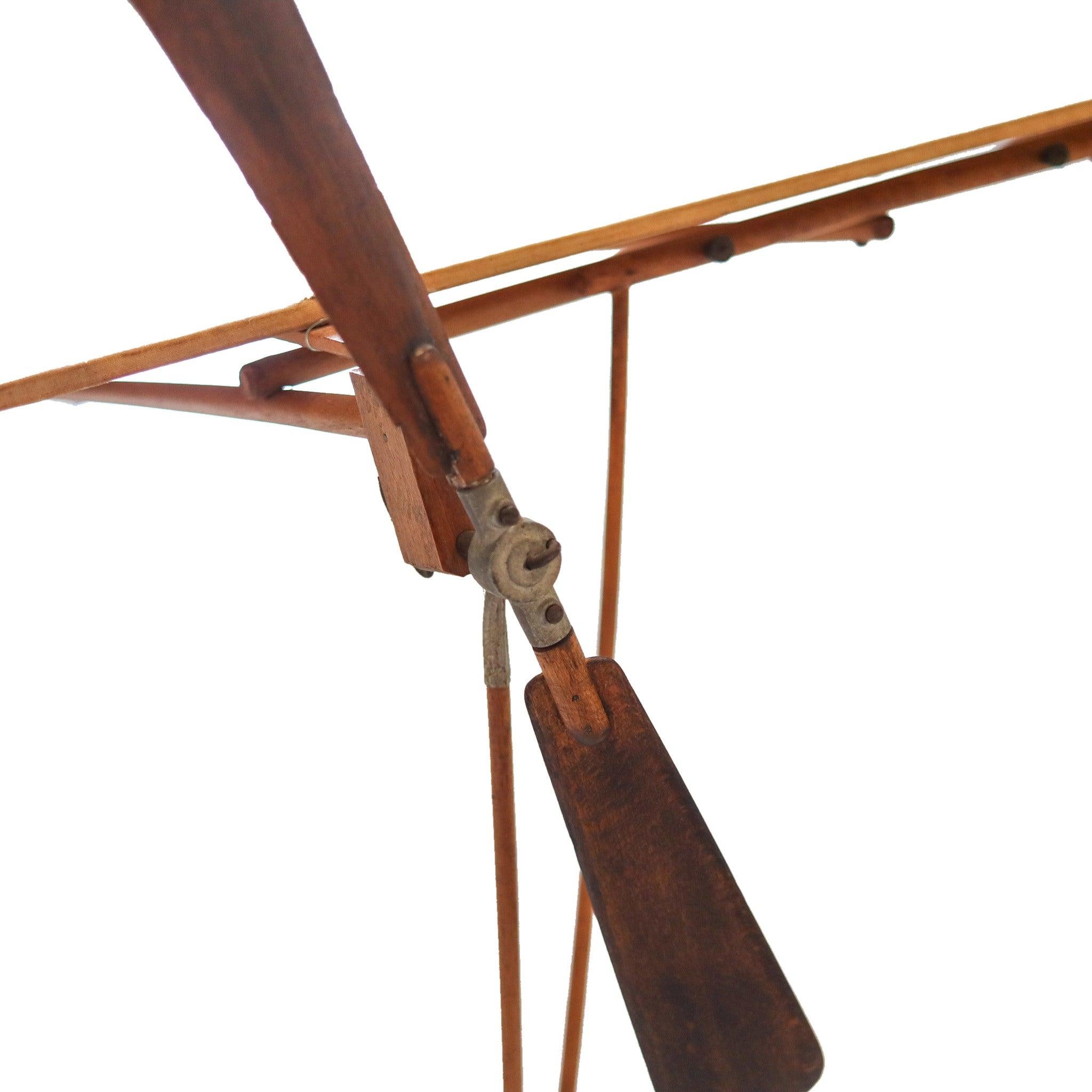 AD-ASTRA Modèle réduit d'avion 1910 Début 20ème siècle Rare en Wood Brass et Linen en vente 4