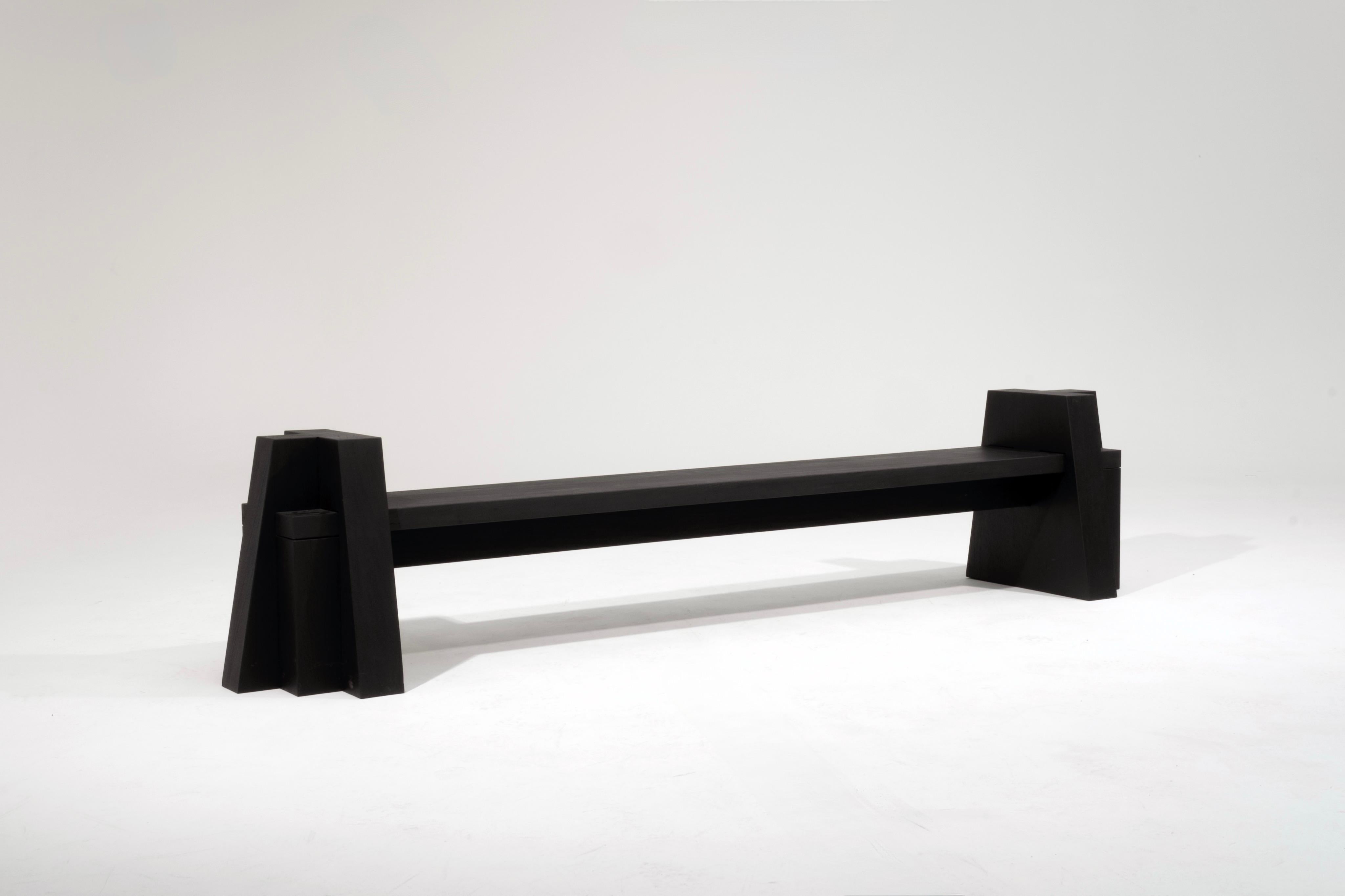 ADS BENCH 2.0
Legno di Iroko bruciato e cerato.