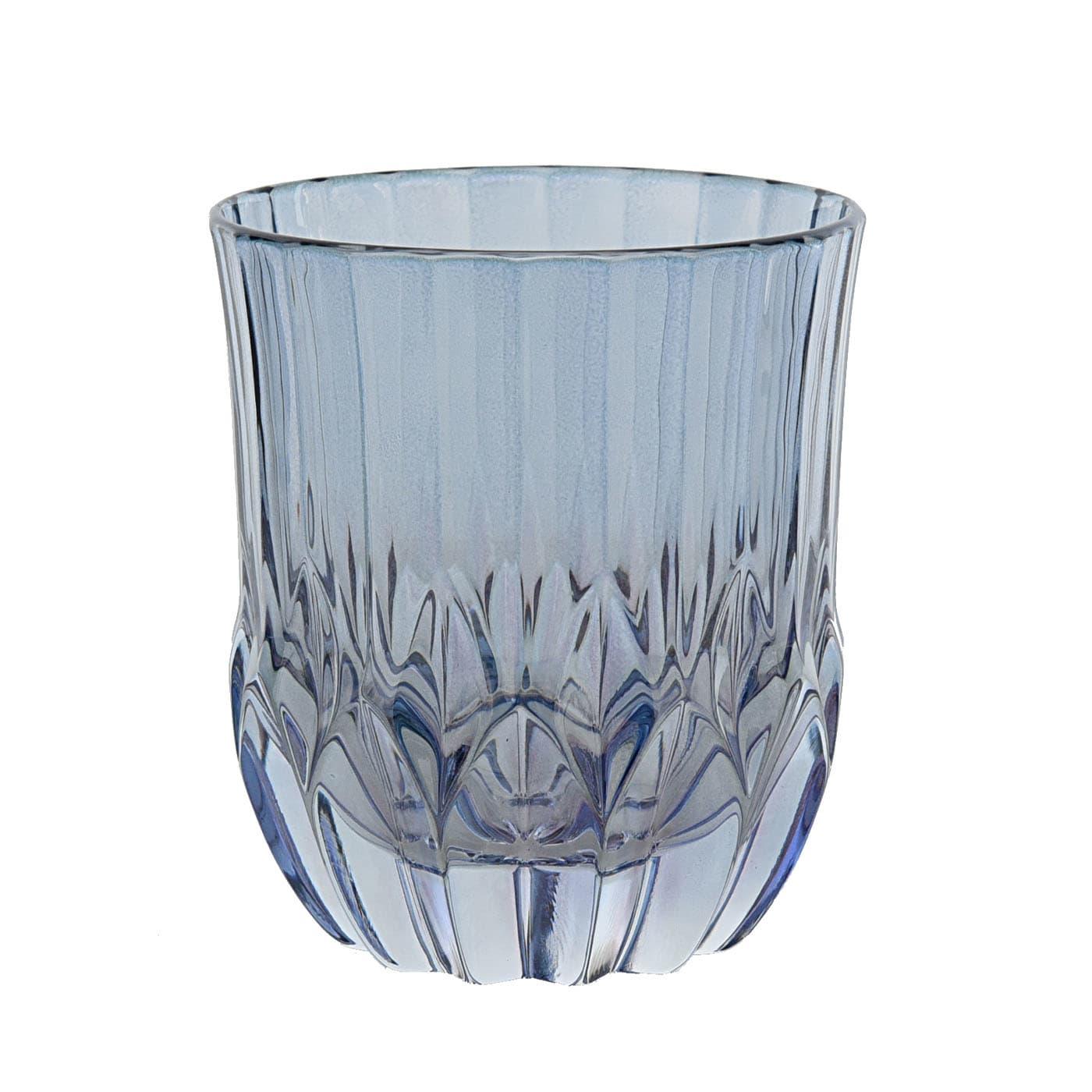 Fabriqué et décoré de main de maître par des artisans experts selon des méthodes traditionnelles, ce set de six verres à eau constitue un ajout vivant et raffiné à tout ensemble de salle à manger. Faisant partie d'une série qui se distingue par un