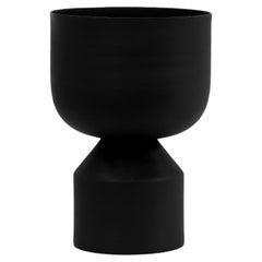 Ada Black Midi aluminum planter