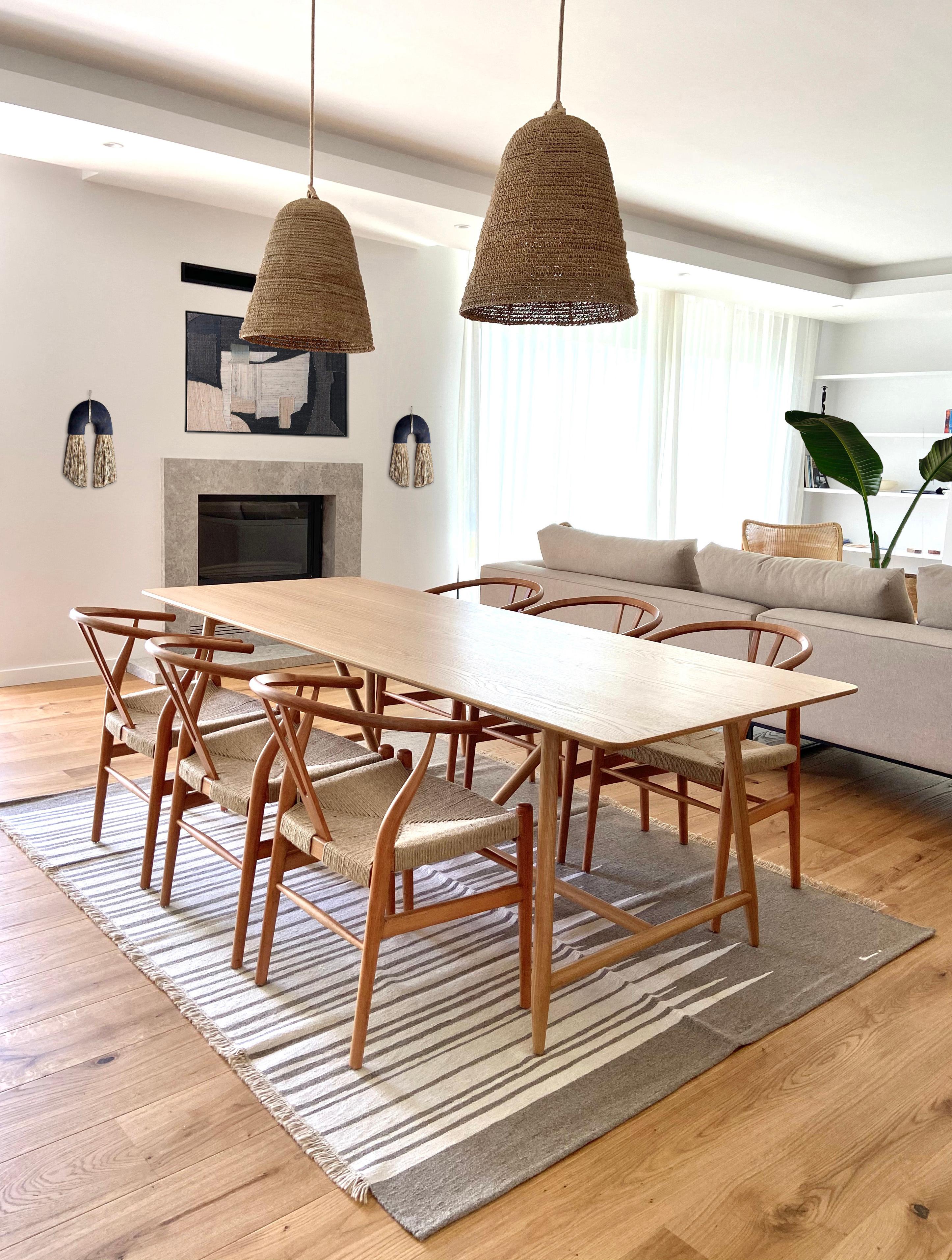 Tissé à la main Tapis Kilim Ada en laine tissée à la main, gris terreux contemporain et blanc cannelé, en stock en vente
