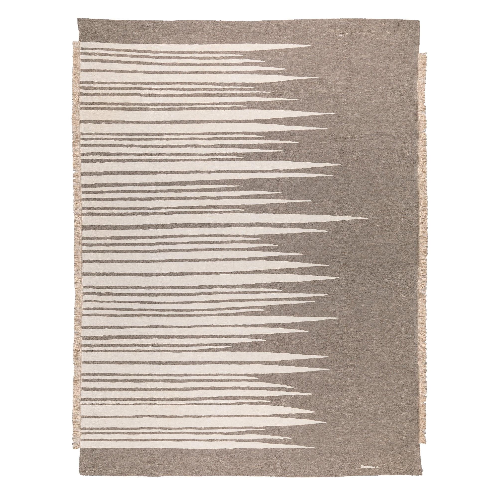 Tapis Kilim Ada en laine tissée à la main, gris terreux contemporain et blanc cannelé, en stock