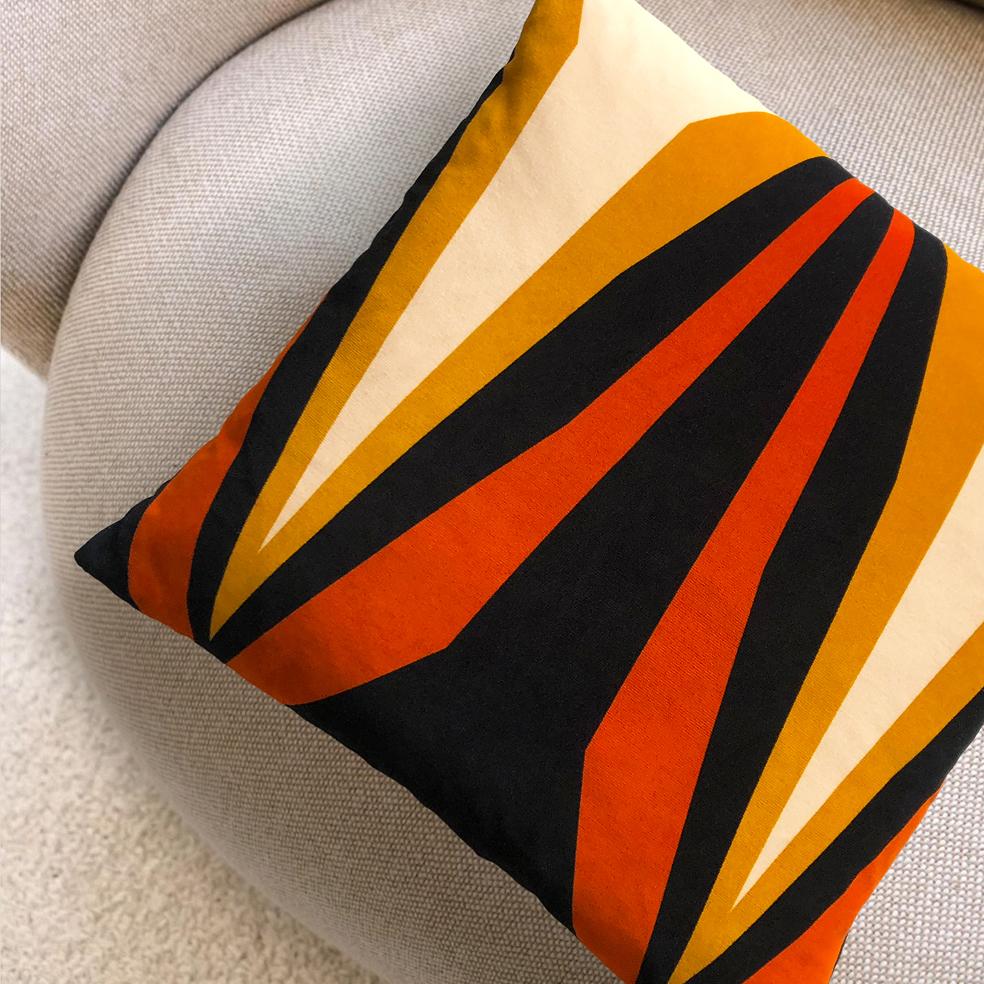 The Ada cushion is inspired by the steel-framed houses built by architect Donald Wexler in Palm Springs in the 1960s. The iconic ‘butterfly’ roof creates a beautiful V-shape that sits proudly on top of its modular homes.
Made in Britain, this
