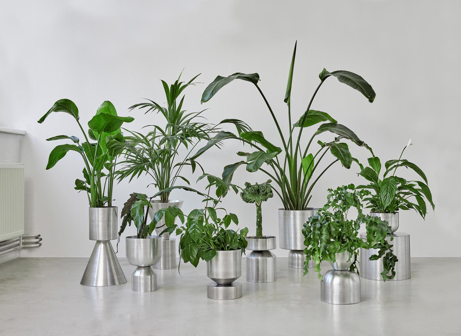 Ada Raw Midi aluminum planter  In New Condition For Sale In Berlin, BE