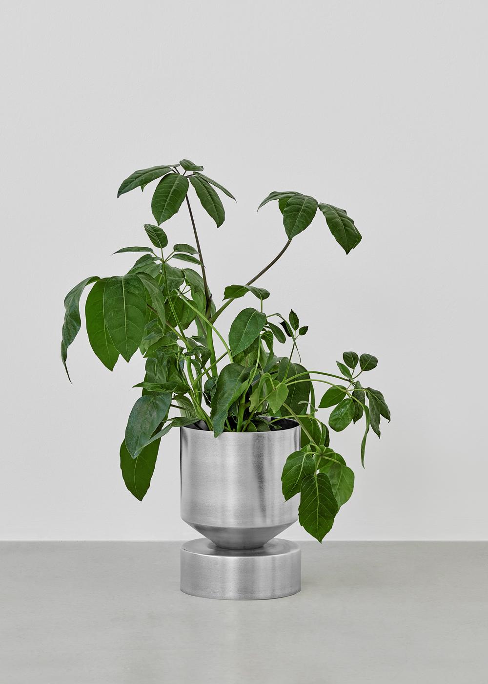 Ada Raw Small aluminum planter  For Sale 1