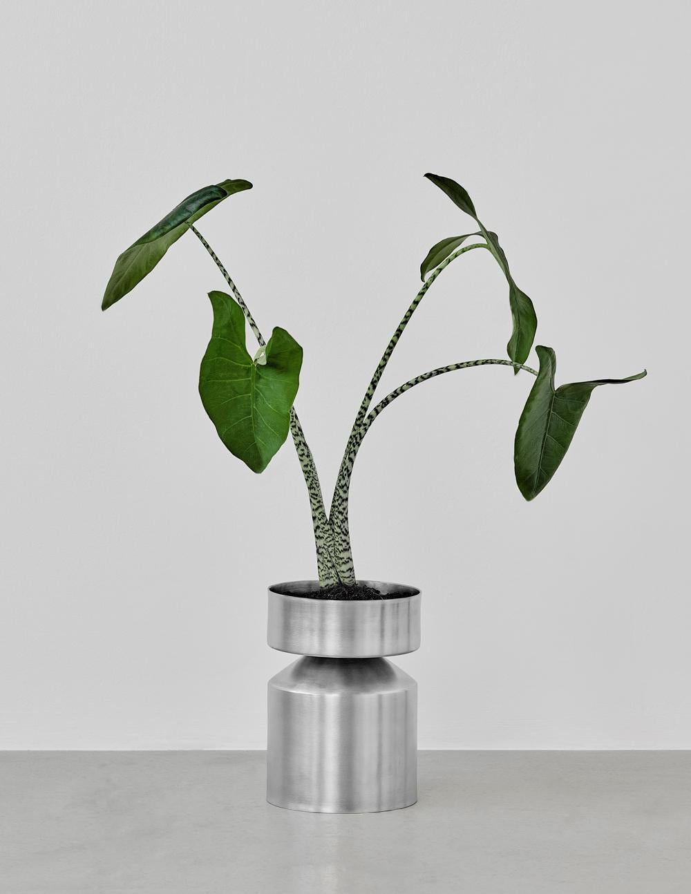Ada Raw Small aluminum planter  For Sale 2