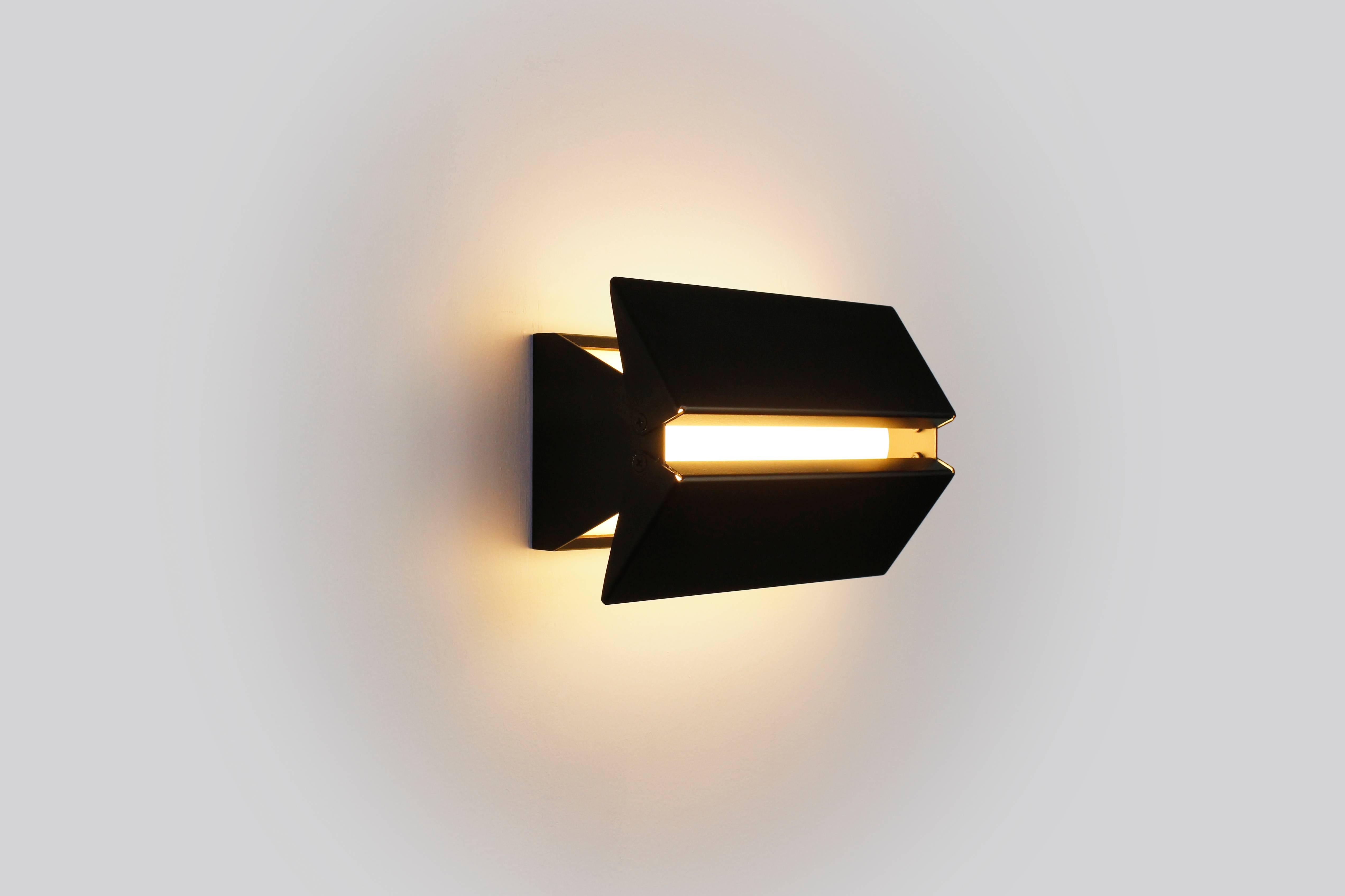 Americano Studio A Sconce 9 Nero di Ravenhill Studio (Compatibile con l'umidità) in vendita