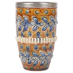 Ada Tosen Doulton Vase à bec monté en étain Lambeth