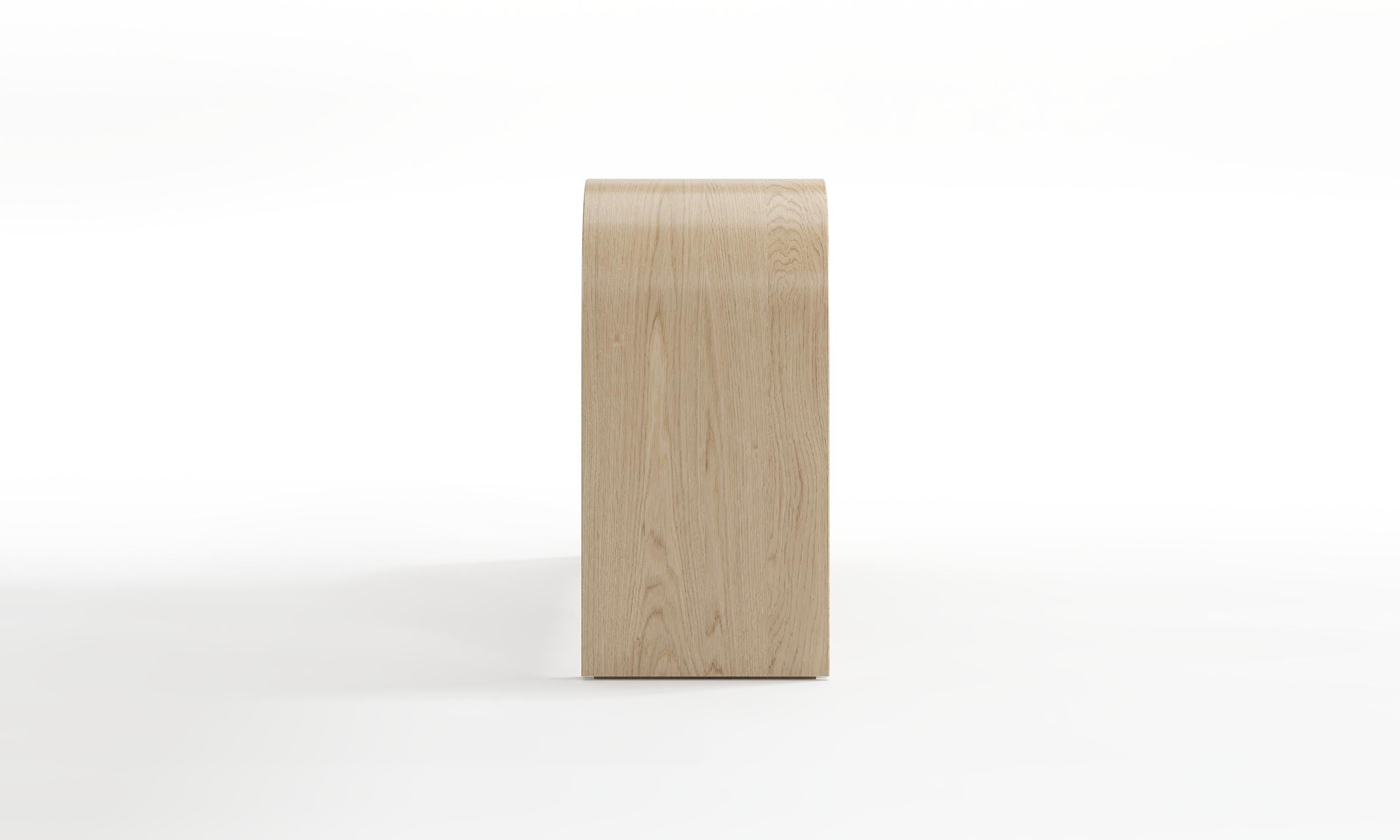 Européen Table console Adagio élégante en bois avec éléments de décoration en marbre en vente