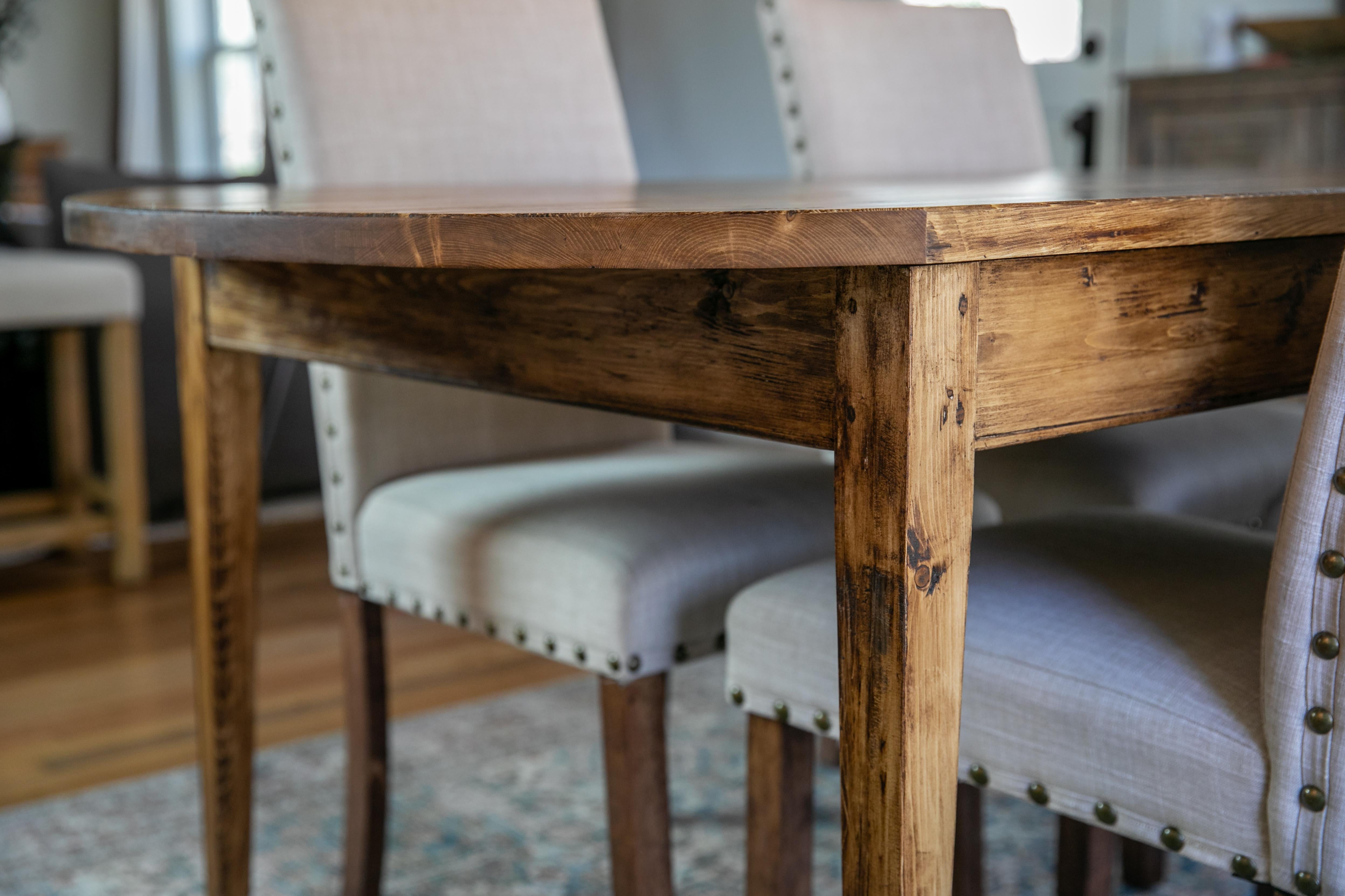 Adair Table, Refined English Rustic Dining Table in Pine In New Condition For Sale In Chattanooga, TN