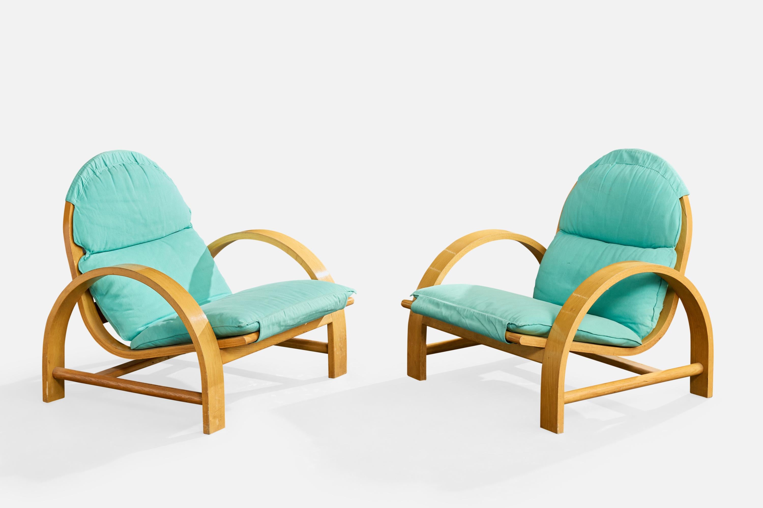 Ein Paar Loungesessel aus Holz und türkisfarbenem Stoff, entworfen von Adalberto Dal Lago und hergestellt von Germa, Italien, um 1970.

Vintage Stoff in gutem Zustand, Verschleiß und Flecken vorhanden.

Unvollkommenheiten an den Armlehnen eines