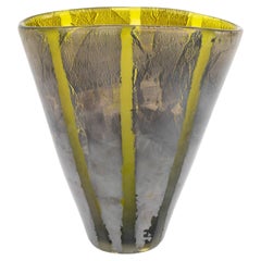 Vaso in vetro verde oliva a strisce argentate di Adam Aaronson, 2001