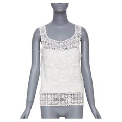 ADAM JONES : débardeur en maille crochetée beige avec applications de dentelle ajourée à motifs floraux, style années 2000, taille M