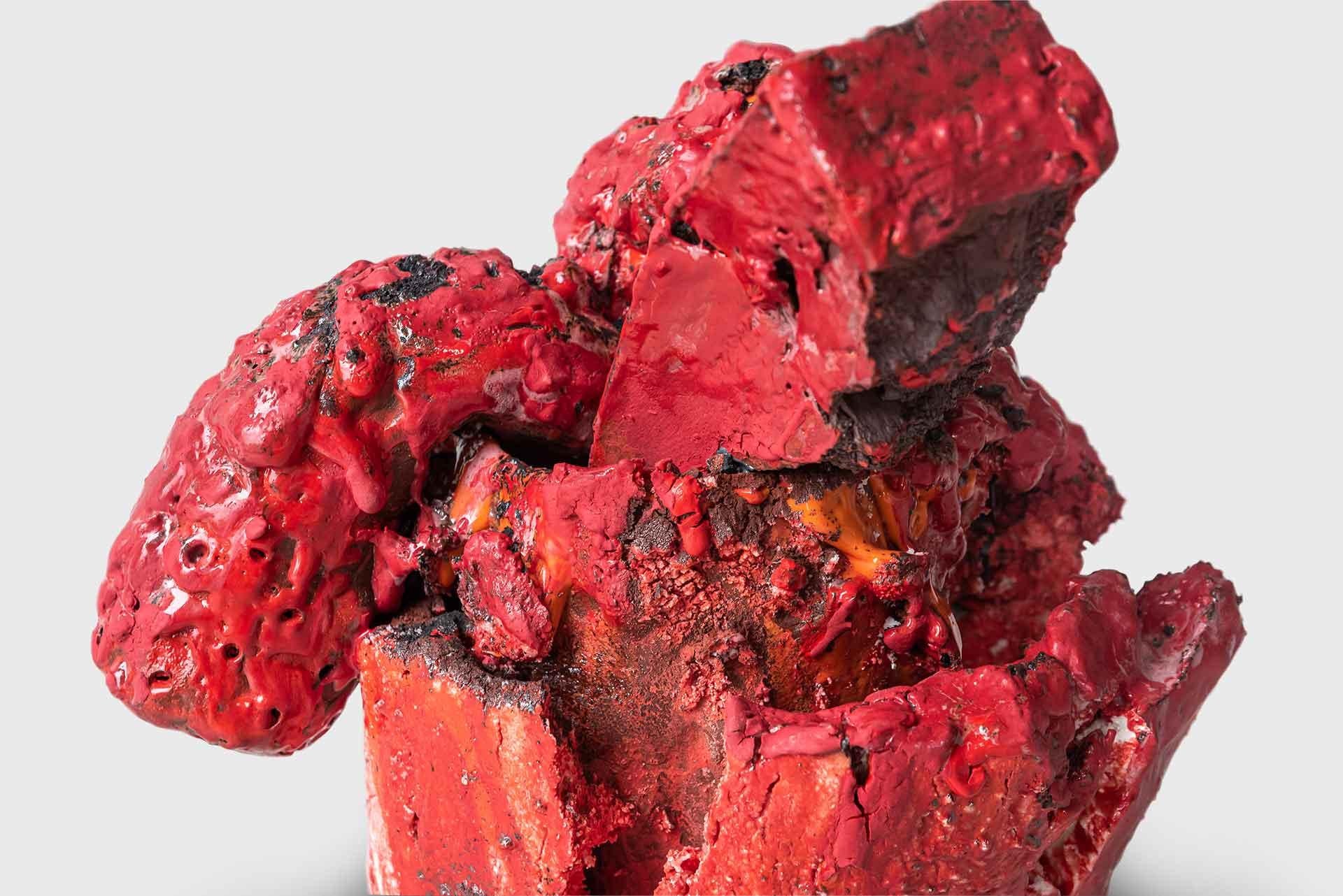 Adam Knoche Zeitgenössische rote Keramikvase „Cadmium Fissure“ von Adam Knoche, Ton, Glasur 2022   (Handgefertigt) im Angebot