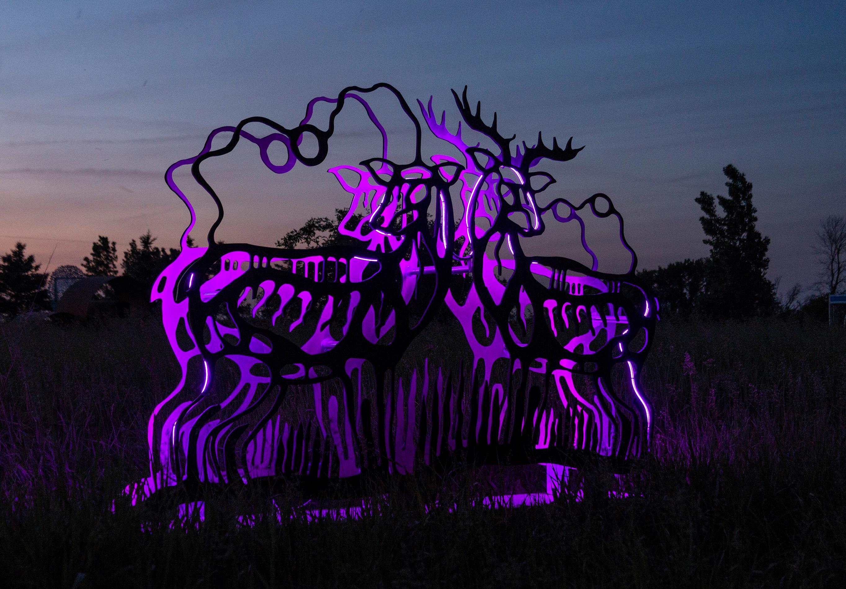 Cerf figuratif, Mohawk des Six Nations, animal, sculpture extérieure en aluminium 3