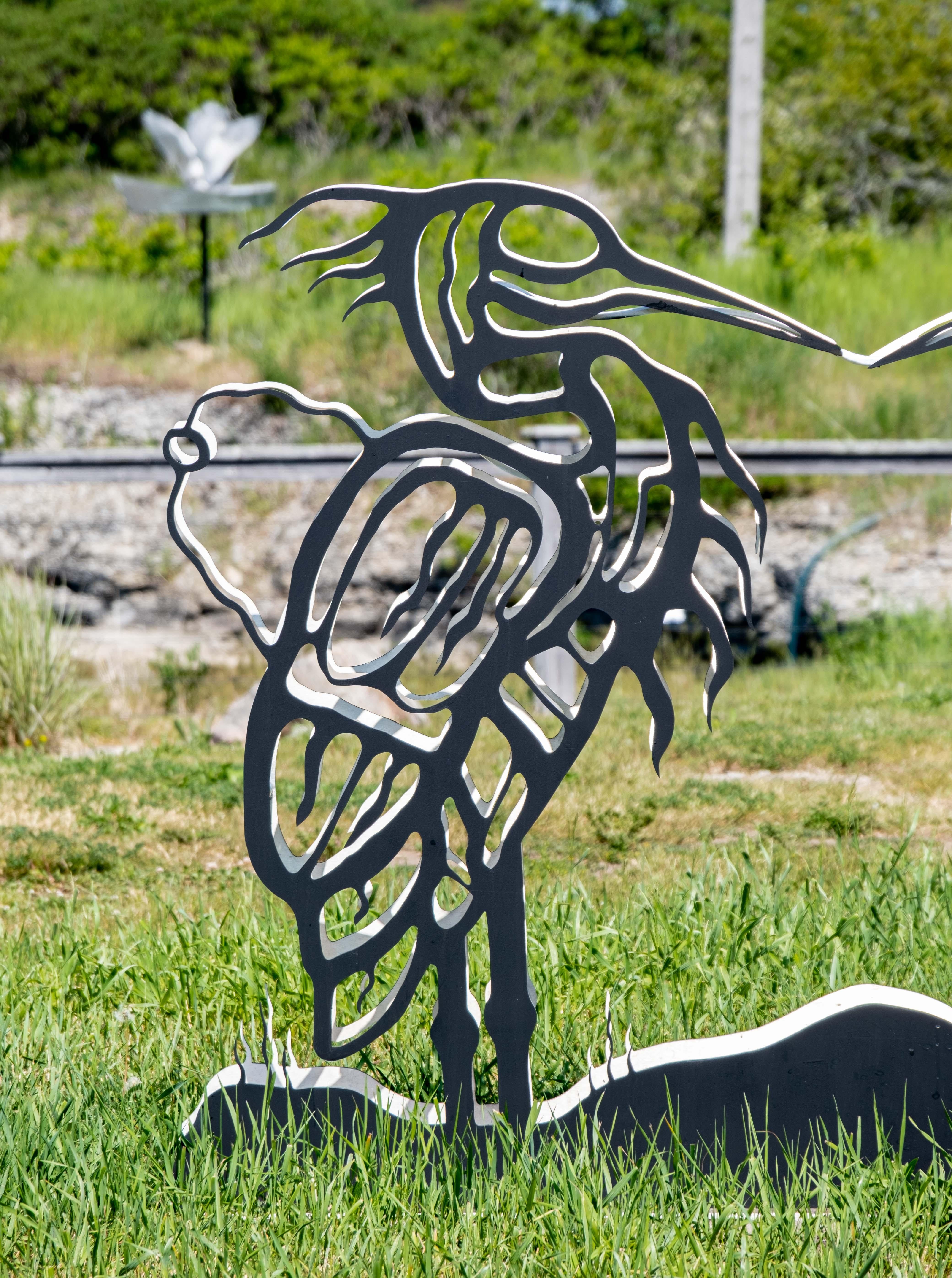 Sculpture extérieure figurative Heron en aluminium représentant un Mohawk des Six Nations, animal et LED en vente 3