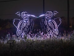 Sculpture extérieure figurative Heron en aluminium représentant un Mohawk des Six Nations, animal et LED