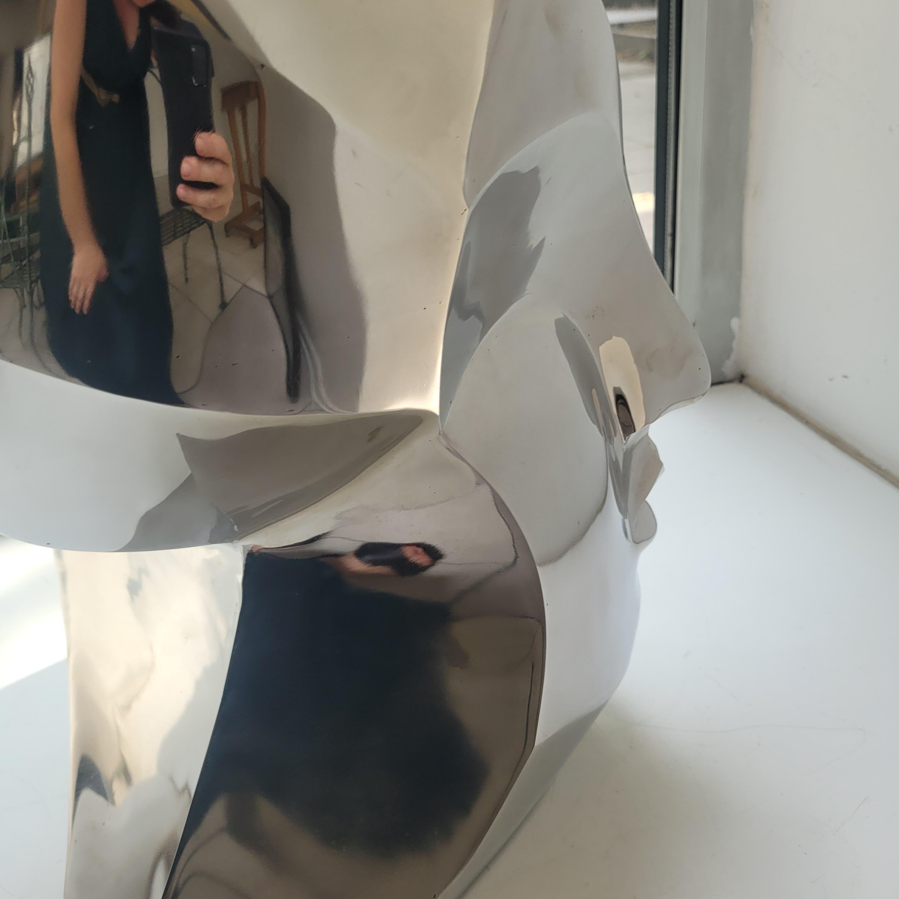 Stainless steel figurative portrait sculpture in cubistic, geomatrical style. The material reflects surroundings and light. Adam Myjak is one of the most renowed Polish contemporary sculptors. 


ADAM MYJAK.
He studied at the Sculpture Department of