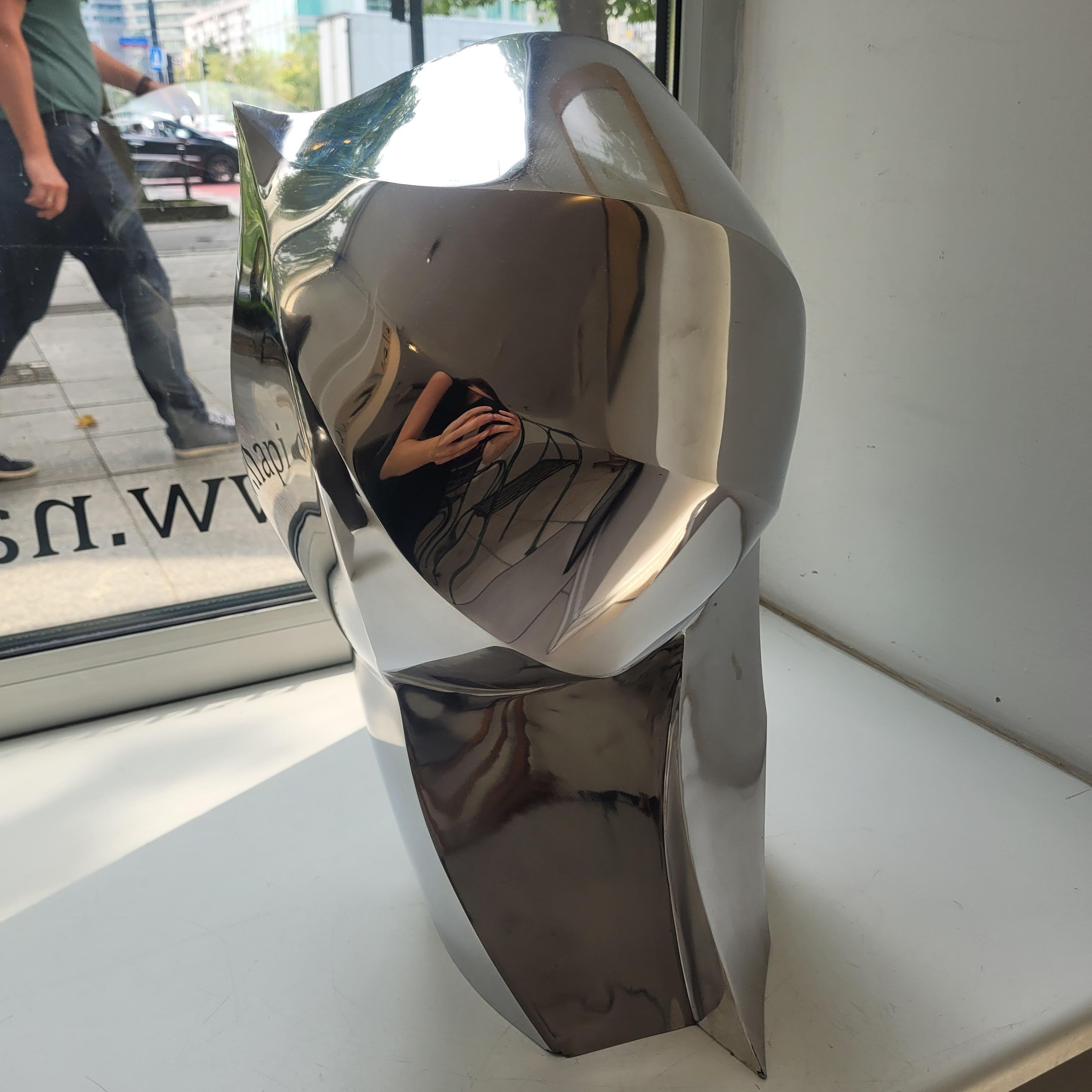 A head. Steel sculpture, minimalistic, cubism, Polish art classic 1
