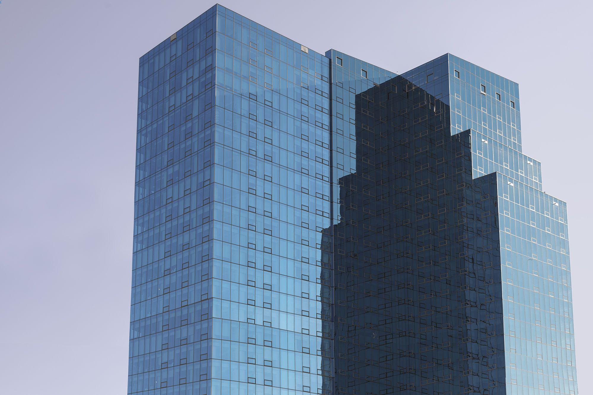 Color Photograph Adam Regan - Downtown, Photographie, jet d'encre d'archivage