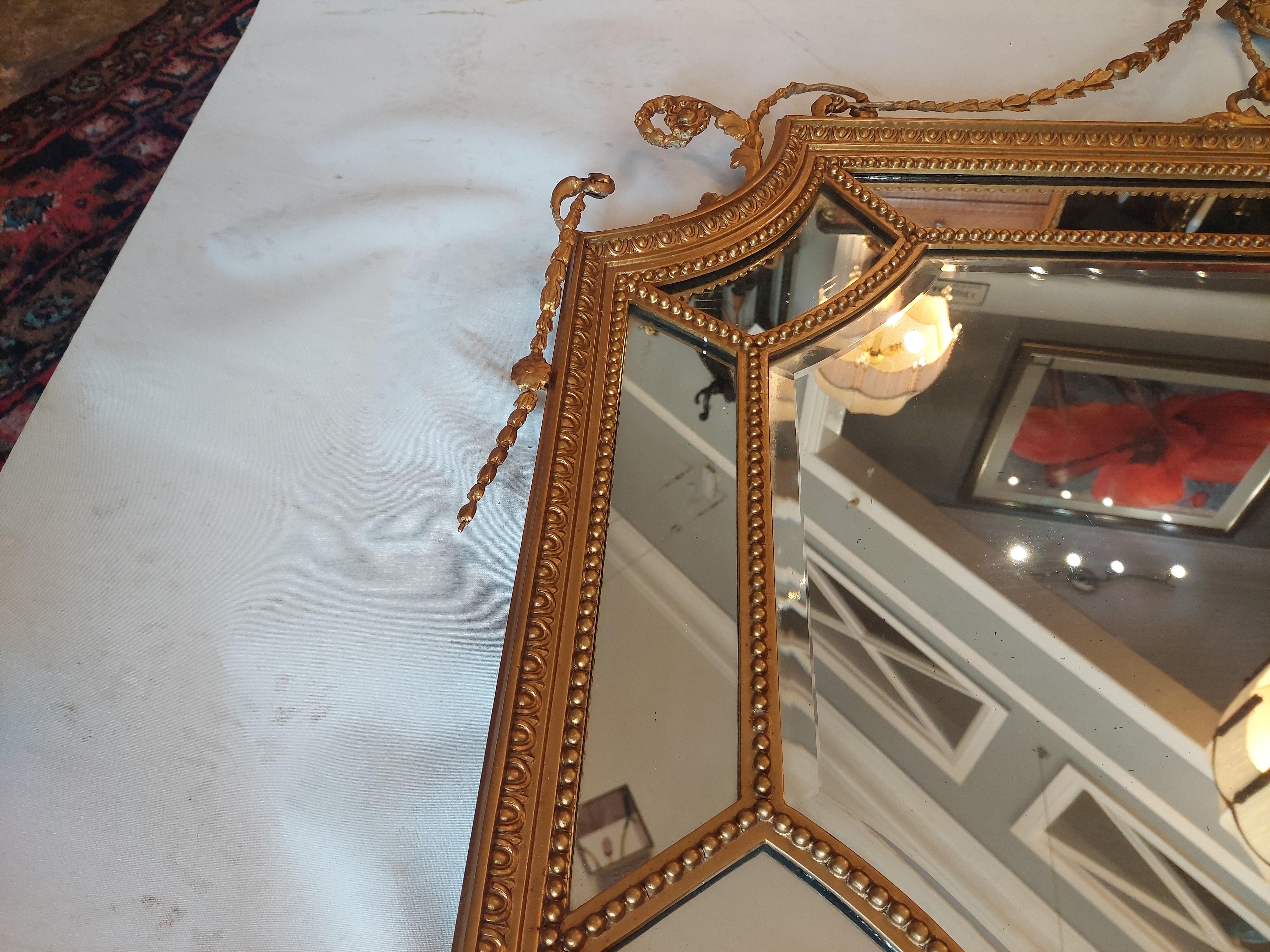 Gesso Specchio Adams Revival della fine del XIX secolo in stile dorato-gesso in vendita