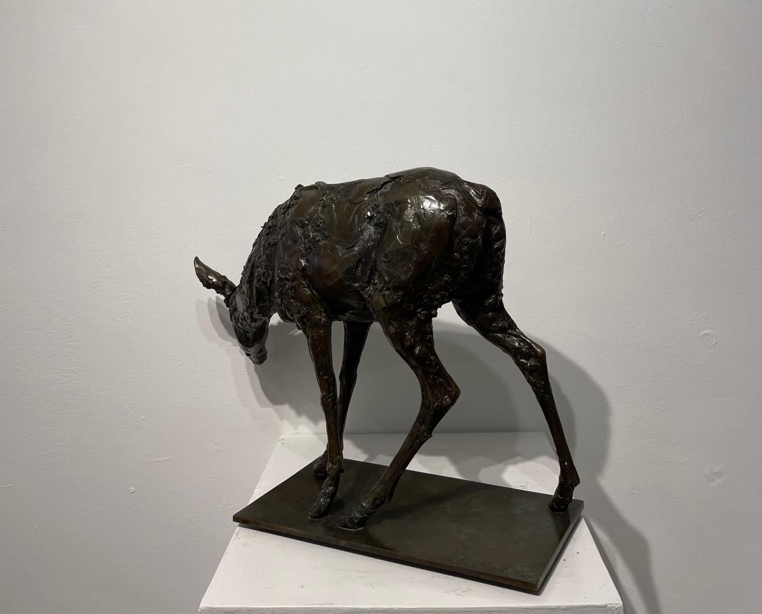 Sconosciuto     Una scultura originale in bronzo - Figurative Sculpture Oro di Adam Roud