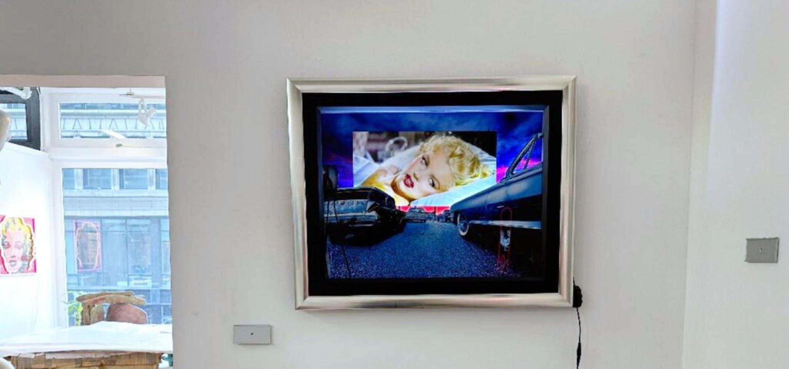 3D Drive in Daze Presents-Marilyn Monroe con luz LED y enchufe, Firmado, Enmarcado - Print de Adam Scott Rote
