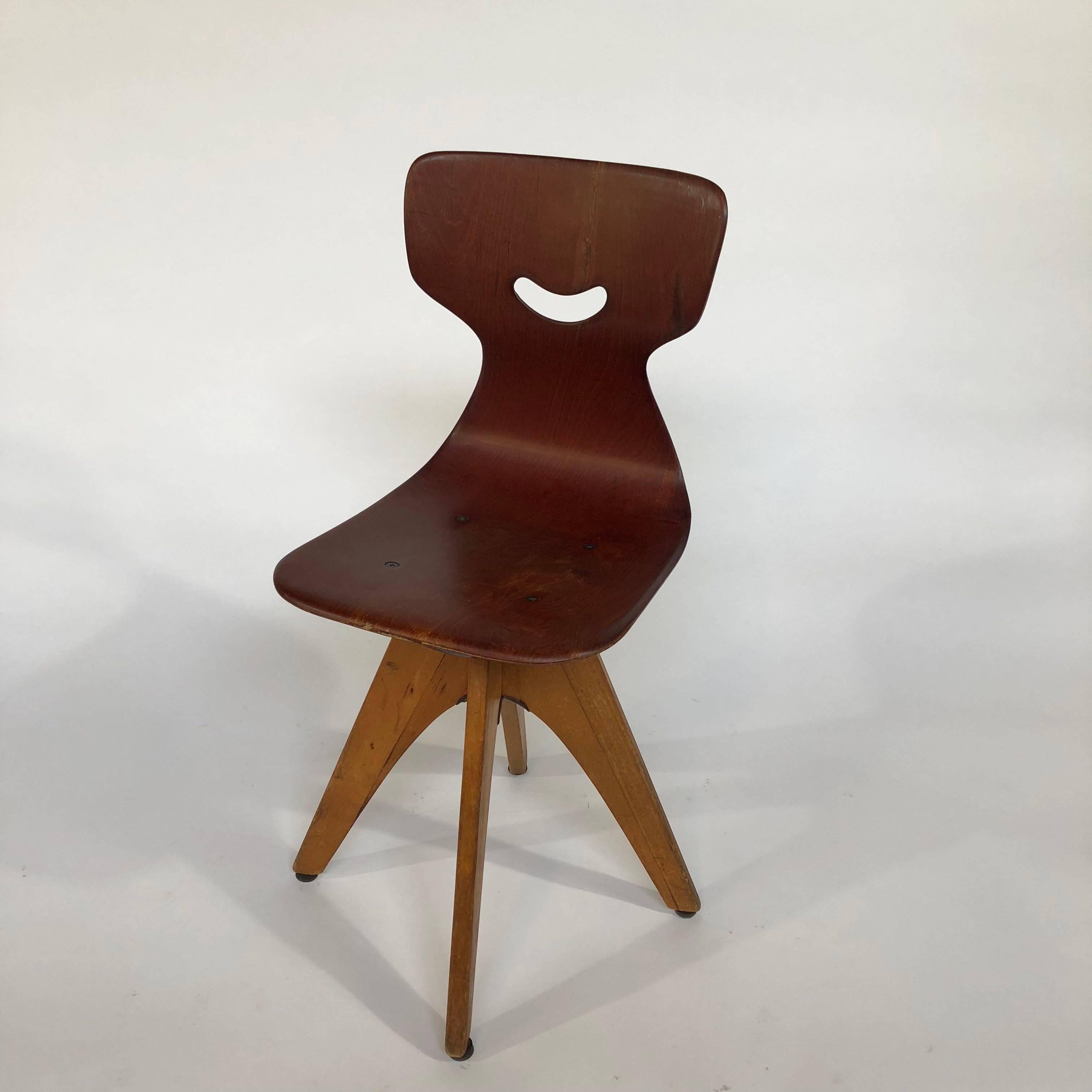 This reform swivel chair was manufactured Flötotto in Germany the 1950s. It features a beech frame and a pagwood seat mounted on a Bakelite casing. The chair was designed by Adam Stegner. It was produced for the schulmobel line and have the