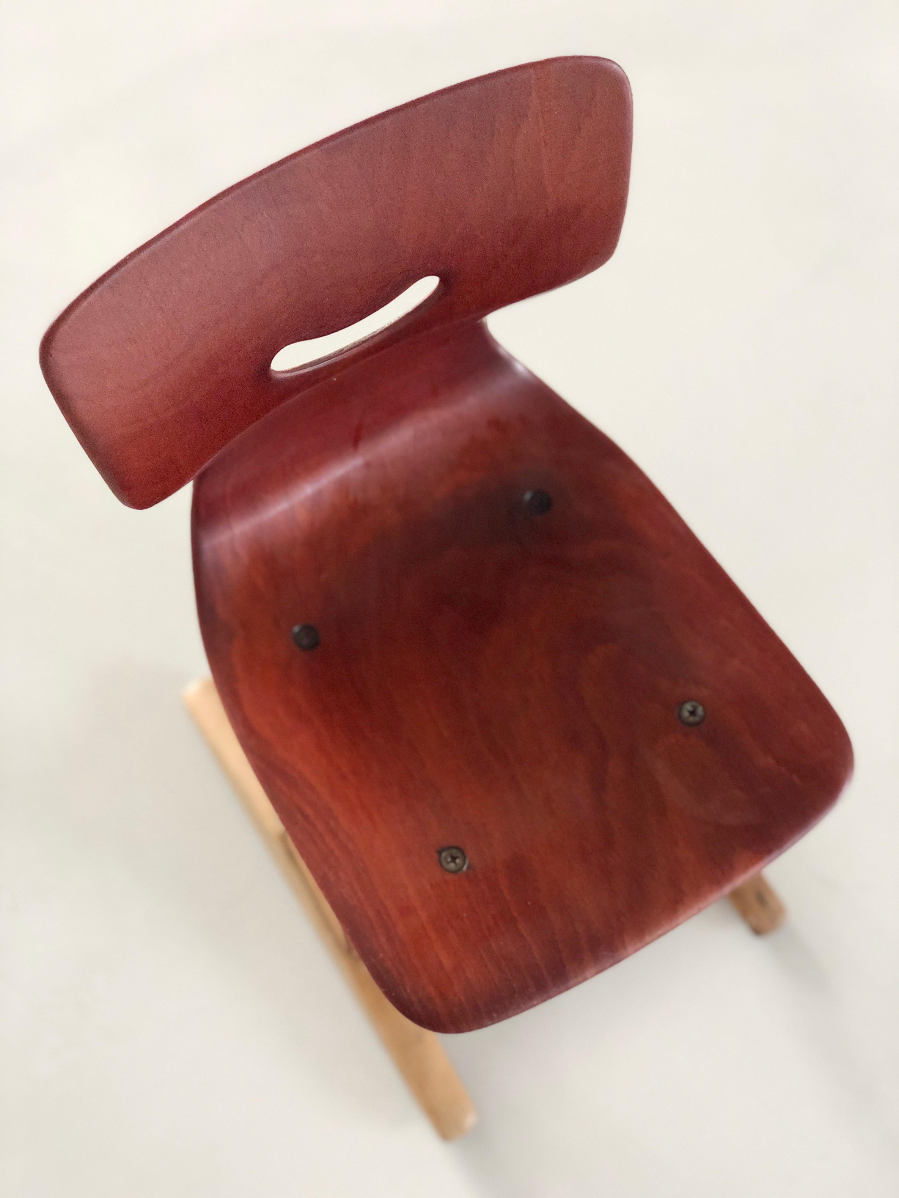 Adam Stegner Flötotto Germany 1960’s Pagholz wood (school) children’s chair For Sale 6