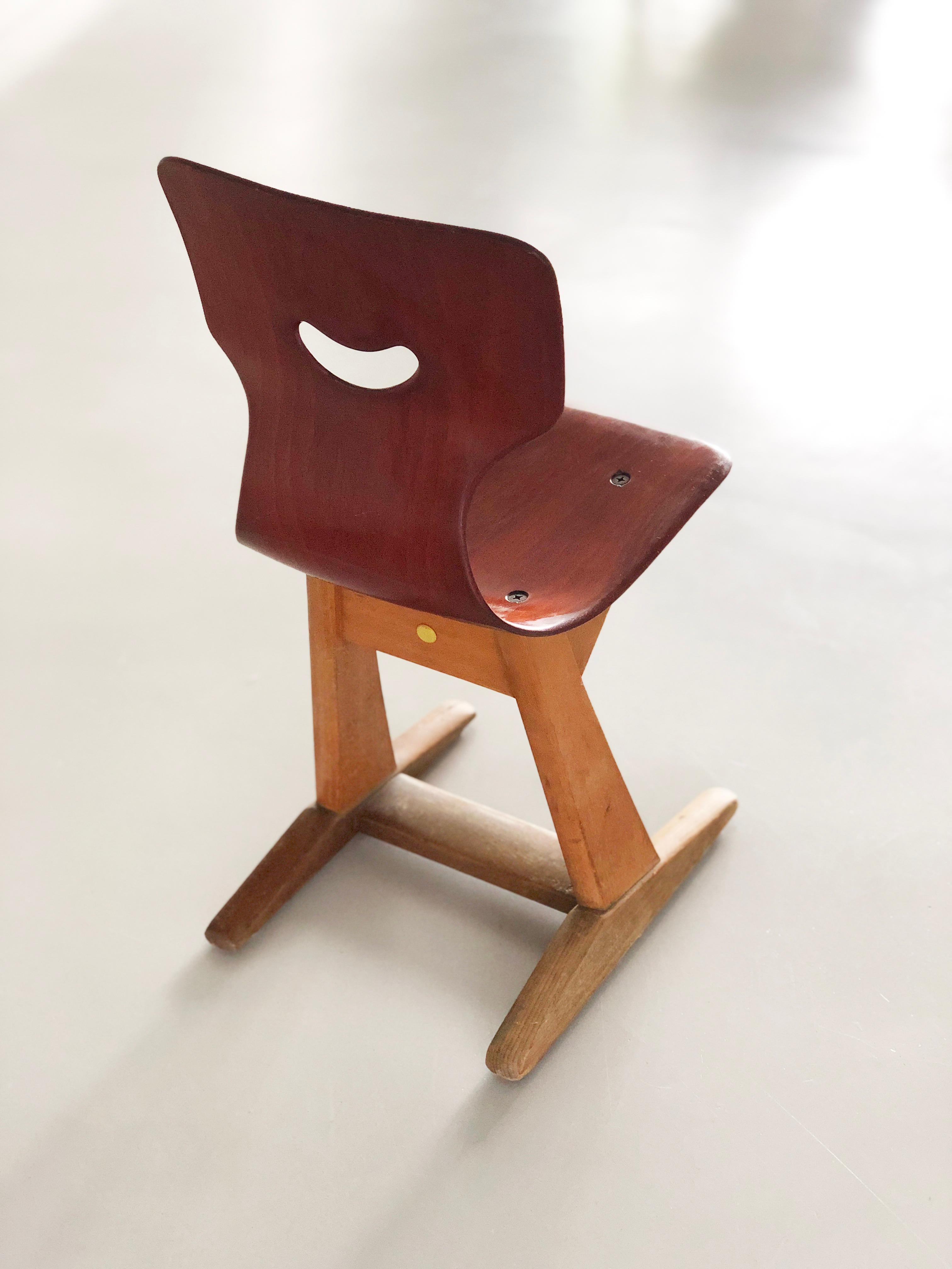 Laminé Adam Stegner Flötotto Allemagne 1960 Chaise d'enfant en bois Wood Wood (école) en vente