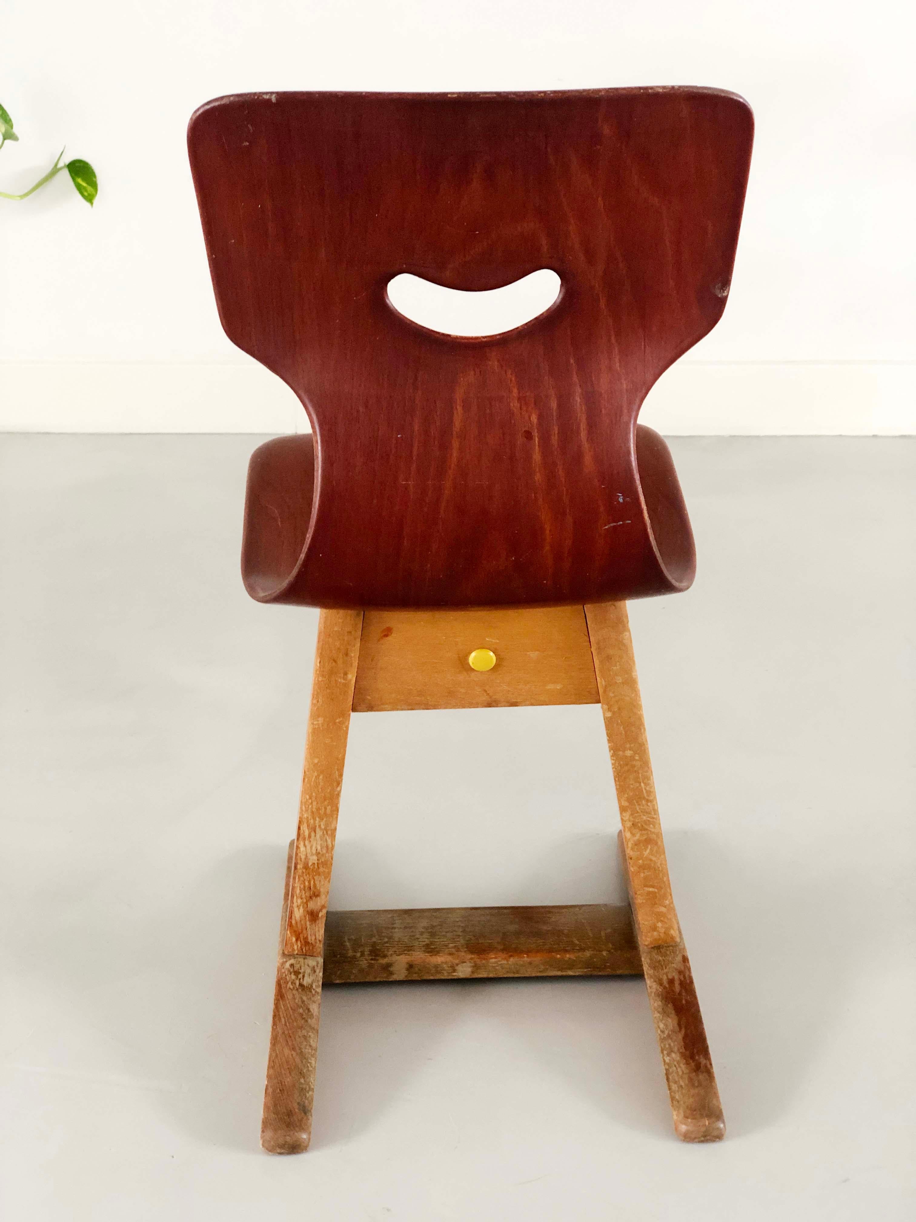 Adam Stegner Flötotto Allemagne 1960 Chaise d'enfant en bois Wood Wood (école) Bon état - En vente à EINDHOVEN, NL