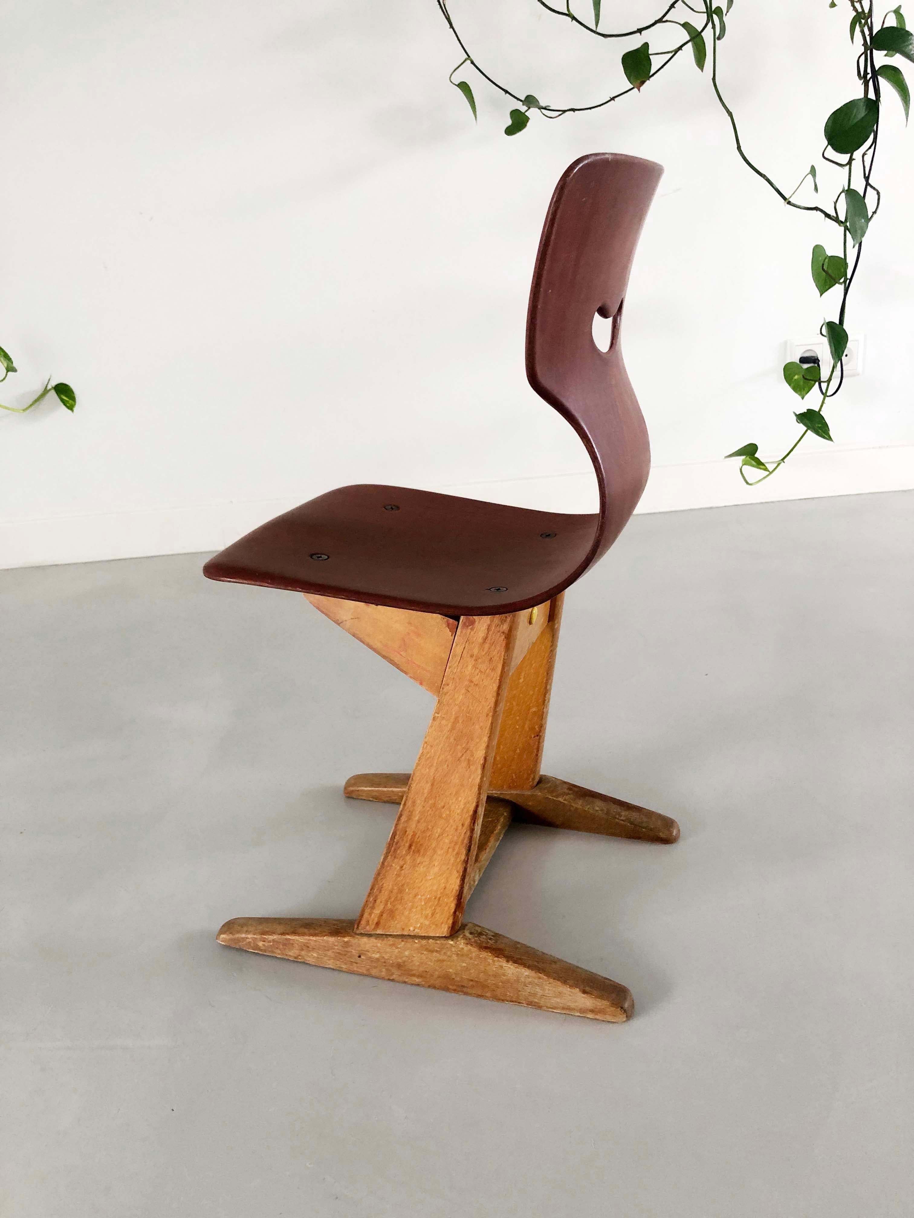 Milieu du XXe siècle Adam Stegner Flötotto Allemagne 1960 Chaise d'enfant en bois Wood Wood (école) en vente