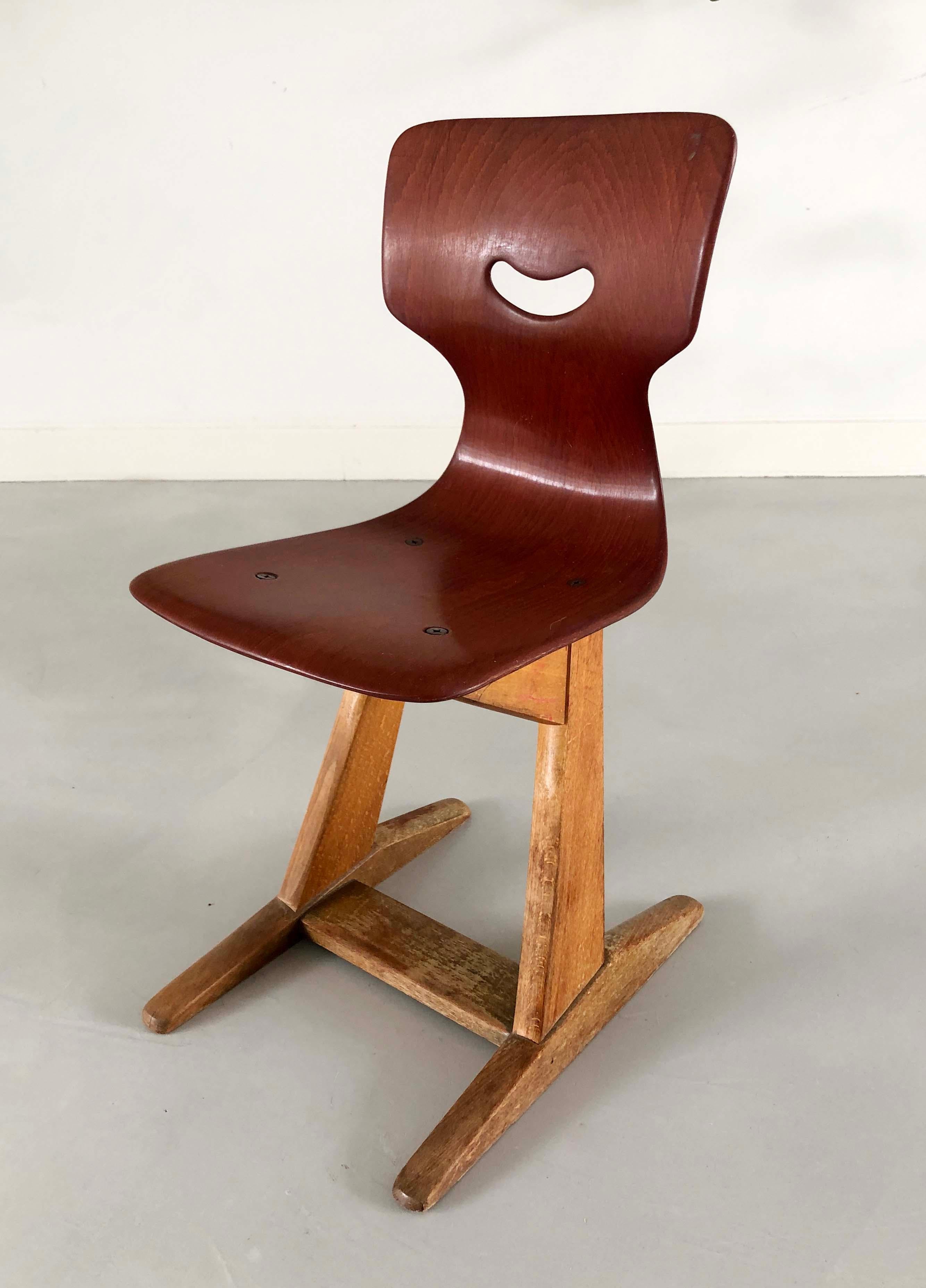 Bois Adam Stegner Flötotto Allemagne 1960 Chaise d'enfant en bois Wood Wood (école) en vente