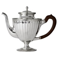 Tetera de plata estilo Adam Arts & Crafts