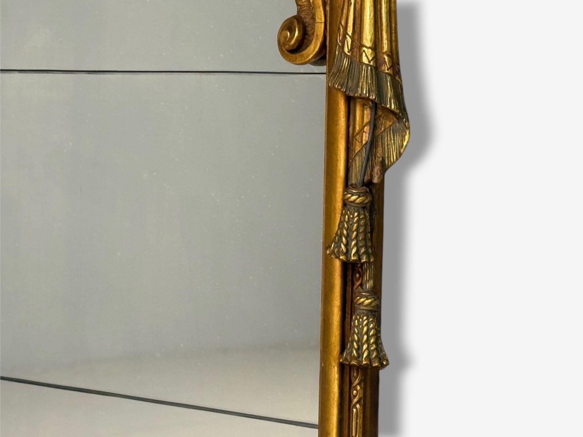 Stile Adams, legno dorato, motivo a drappeggio, specchio da parete sopra la mensola, Italia, anni '20 in vendita 4