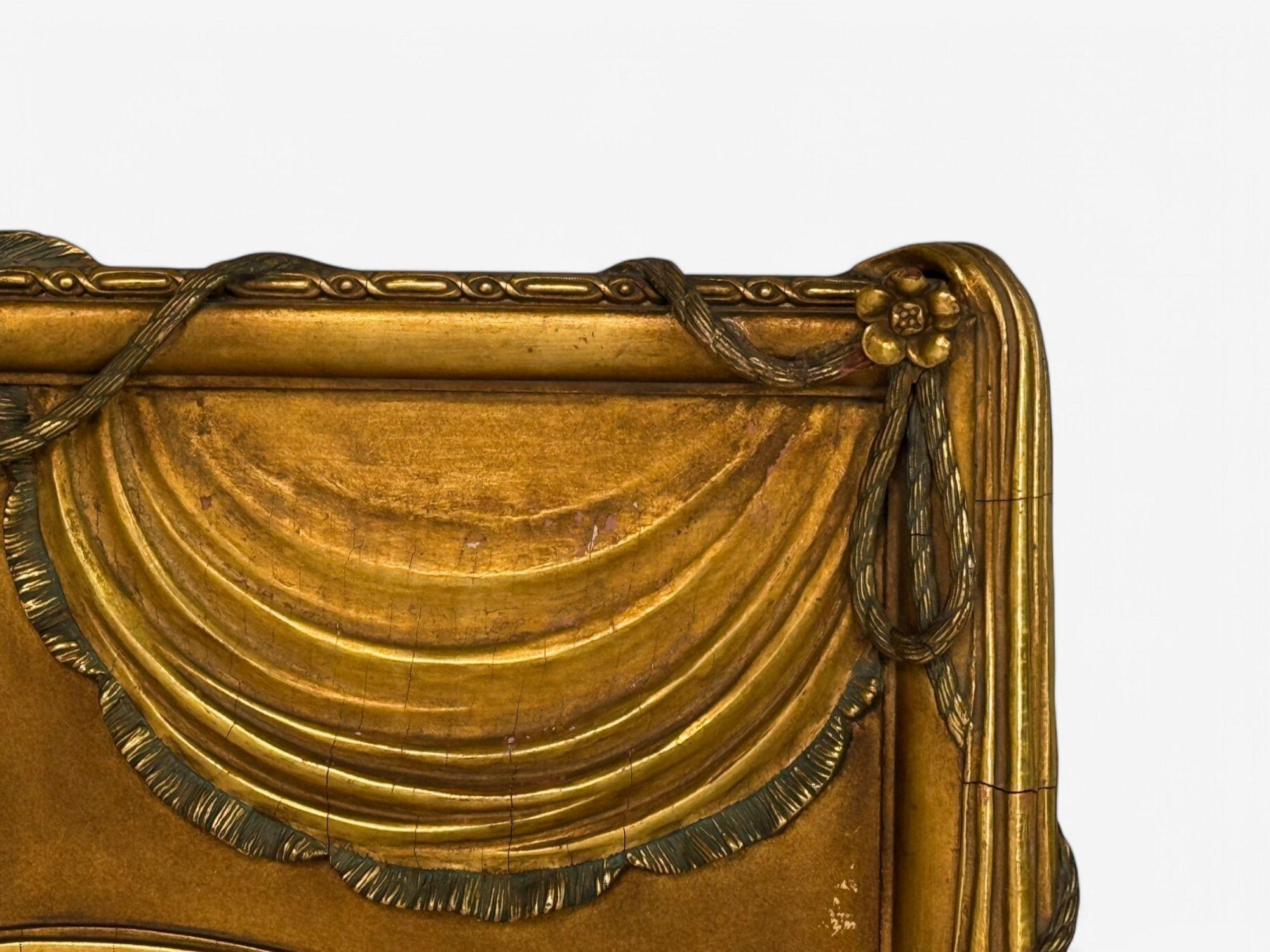 Stile Adams, legno dorato, motivo a drappeggio, specchio da parete sopra la mensola, Italia, anni '20 in vendita 5