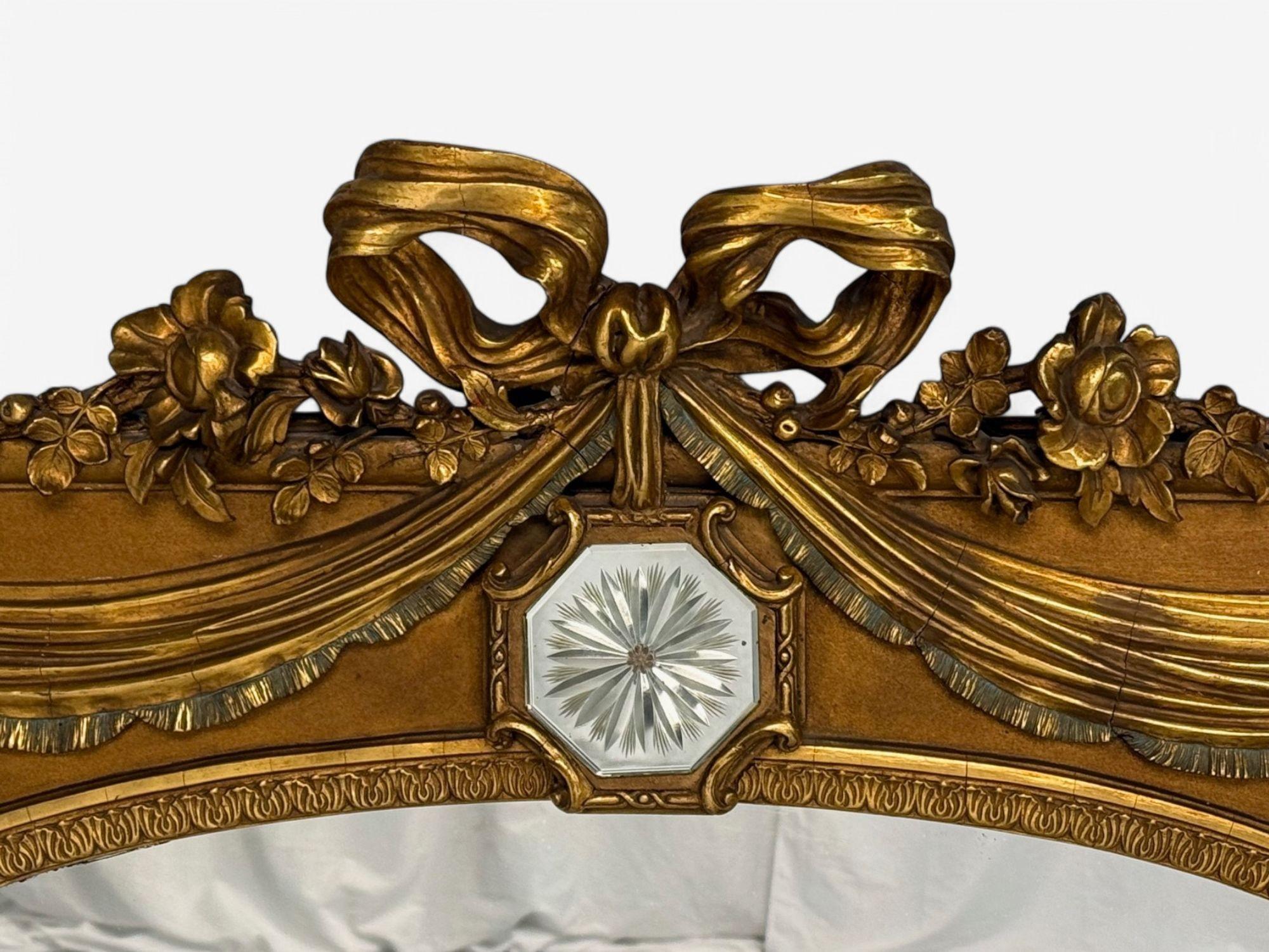 XX secolo Stile Adams, legno dorato, motivo a drappeggio, specchio da parete sopra la mensola, Italia, anni '20 in vendita
