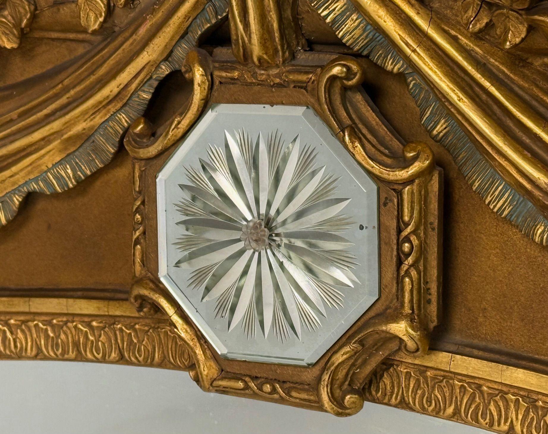 Specchio Stile Adams, legno dorato, motivo a drappeggio, specchio da parete sopra la mensola, Italia, anni '20 in vendita