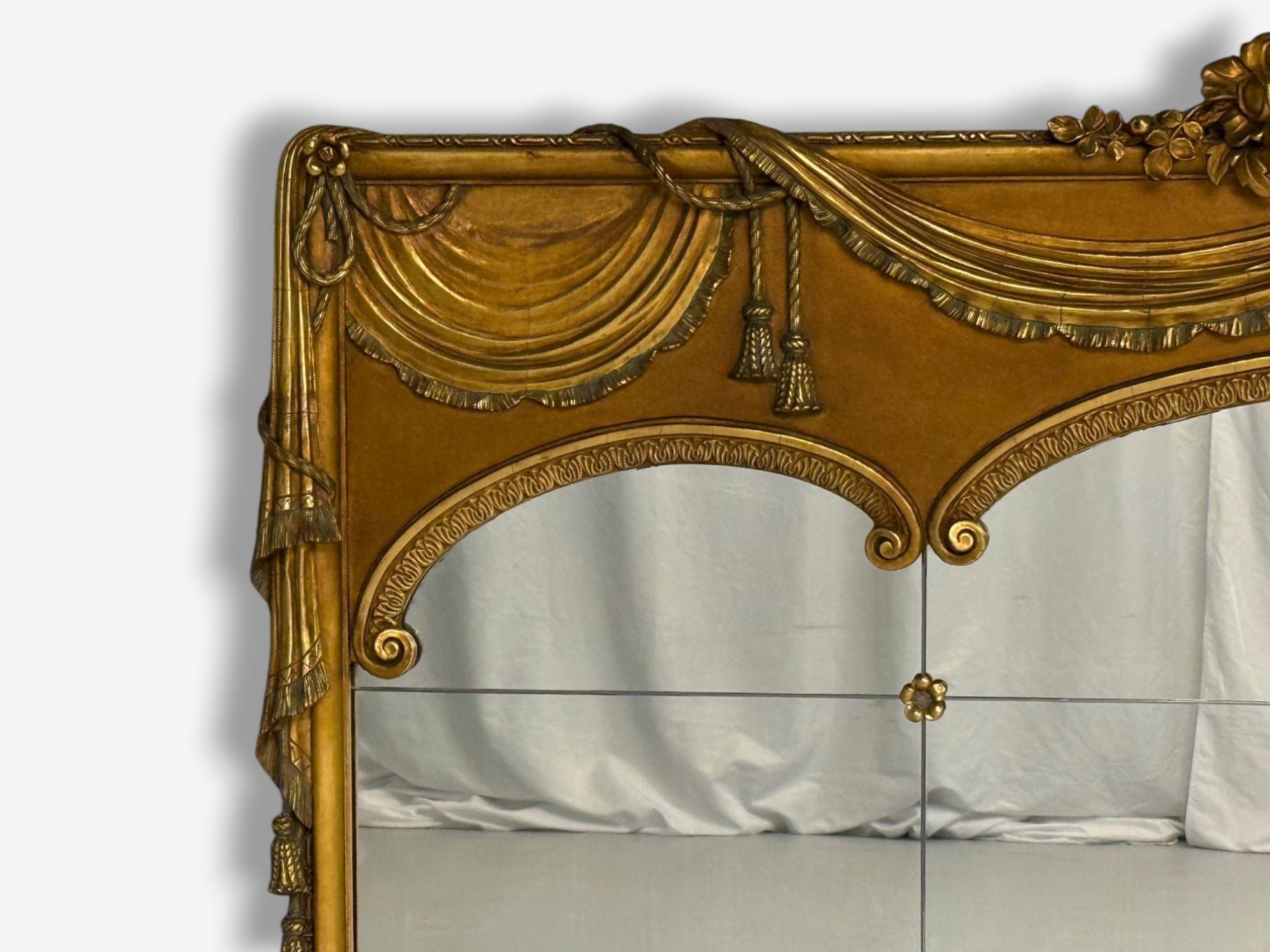 Stile Adams, legno dorato, motivo a drappeggio, specchio da parete sopra la mensola, Italia, anni '20 in vendita 2